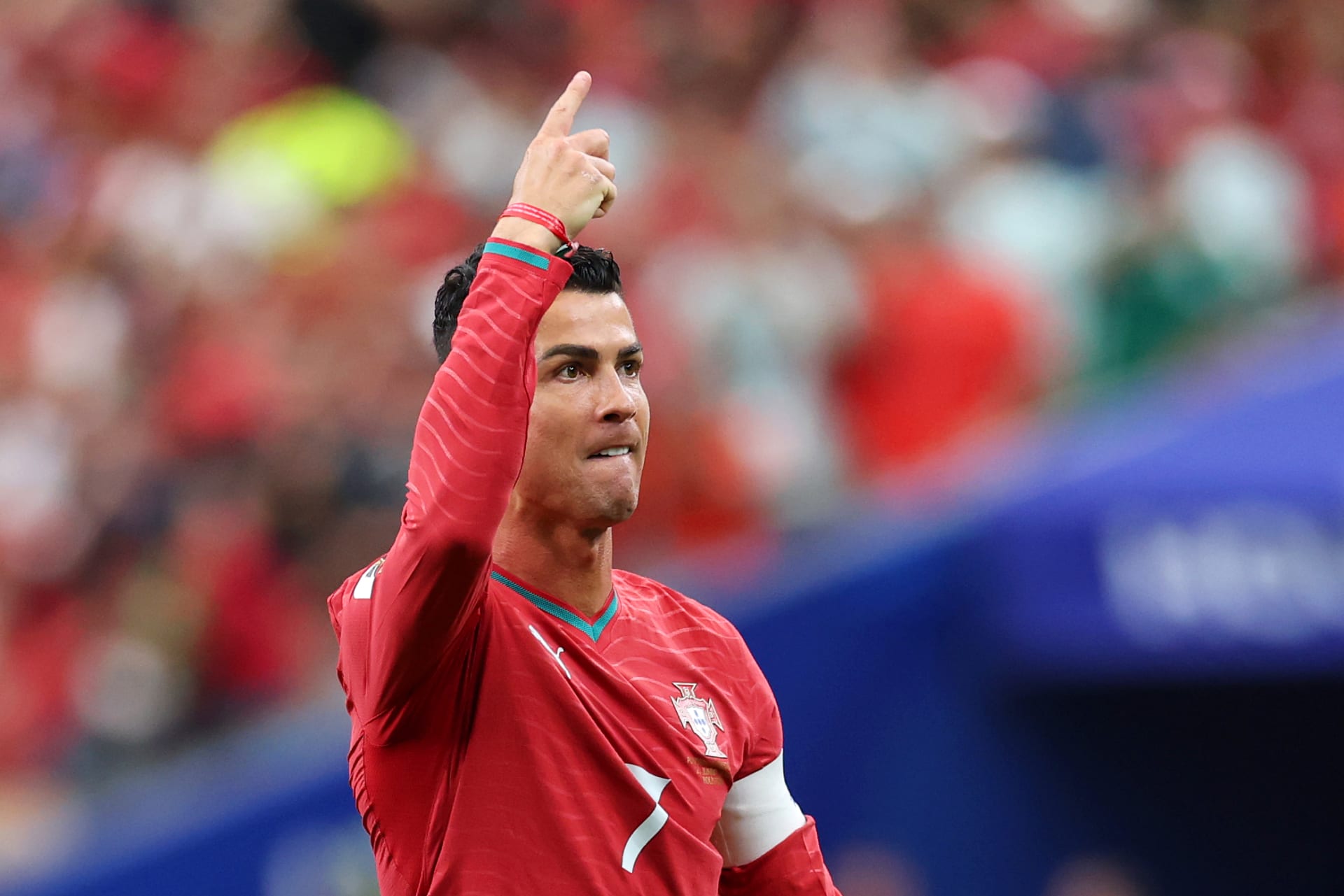 كأس العالم.. تصرف "غير متوقع" من رونالدو بعد سؤاله عن أهداف ميسي
