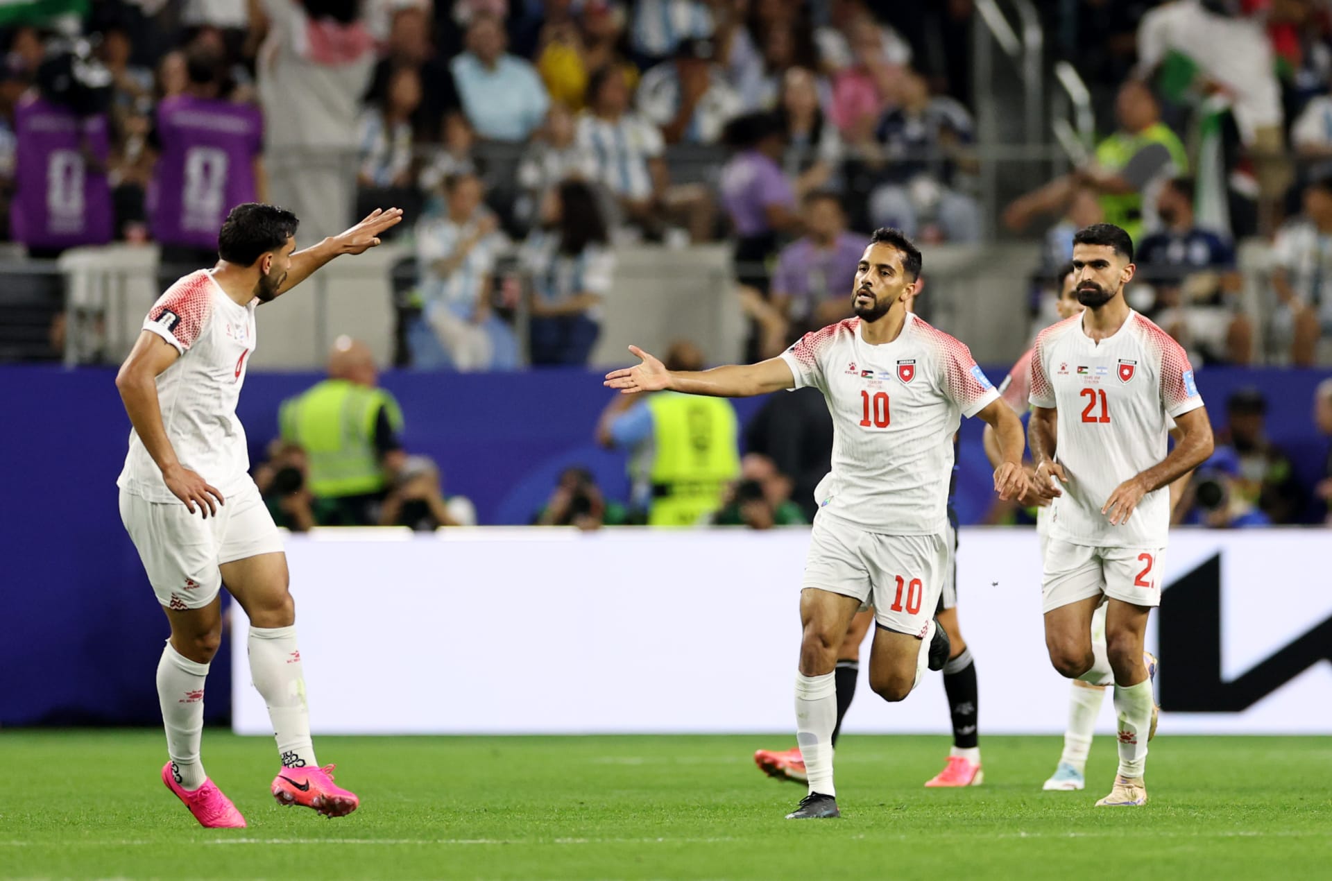 "غادرت بأناقة".. فيفا يوجه رسالة إلى منتخب الأردن بعد نهاية مشواره المونديالي