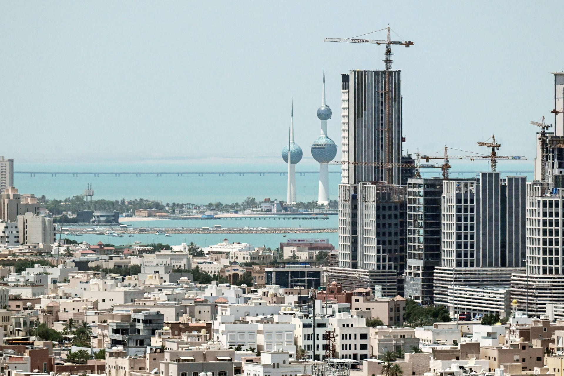 الجيش الكويتي يعلن التصدي لـ"أهداف جوية معادية"