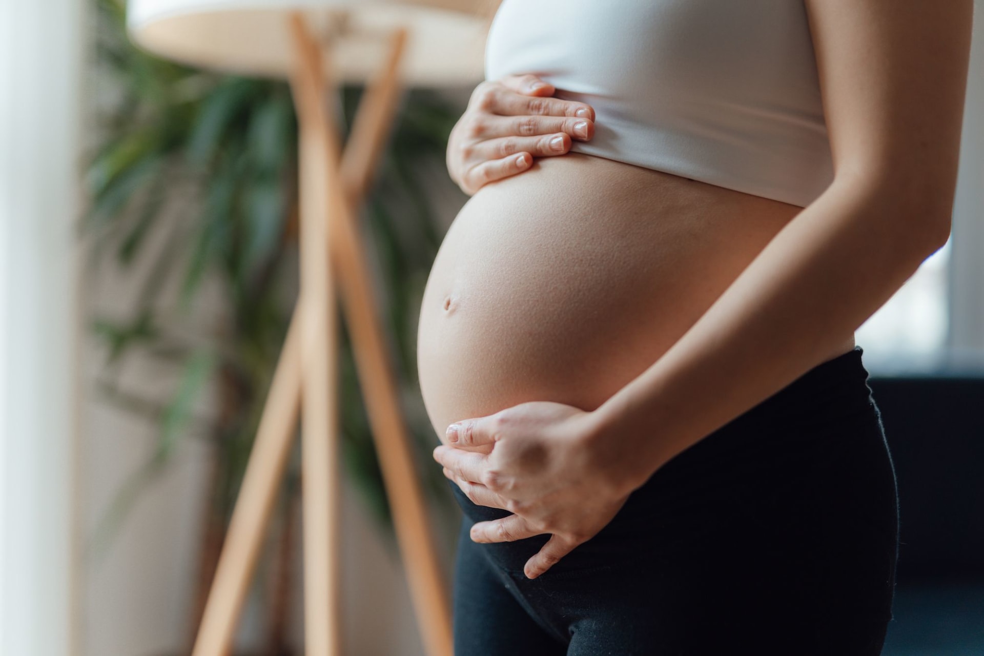 اعراض ارتفاع هرمون الحليب عند النساء والرجال: متى تصبح مقلقة؟