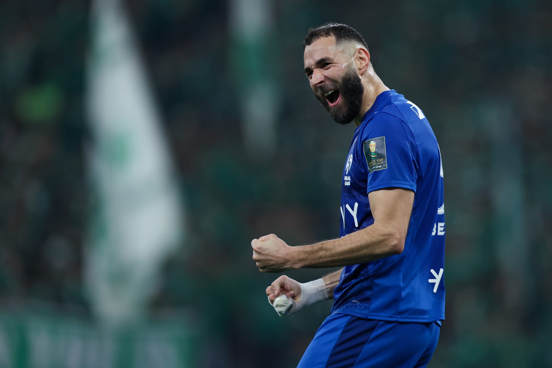 الهلال السعودي ينفصل عن بنزيما.. ويوجه رسالة له