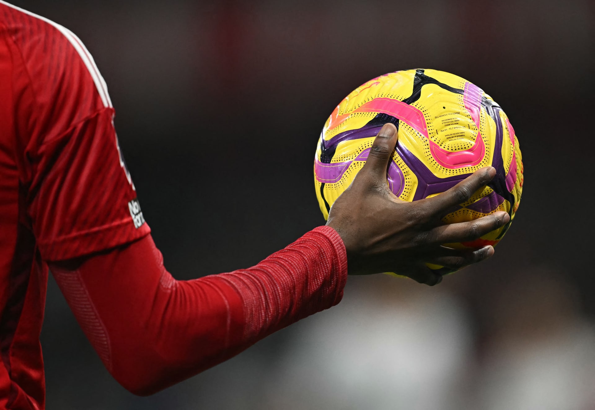 بـ"حركة بهلوانية".. لاعب إيراني يثير تفاعلًا بطريقة صناعته لهدف من رمية تماس
