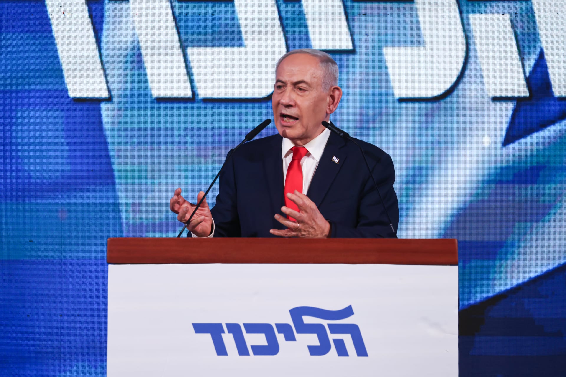 حديث رئيس الوزراء الإسرائيلي وزعيم حزب "الليكود"، بنيامين نتنياهو، إلى أنصاره في قاعة "تيدي" بمركز المؤتمرات الدولي في القدس، بتاريخ 28 أكتوبر 2026.
