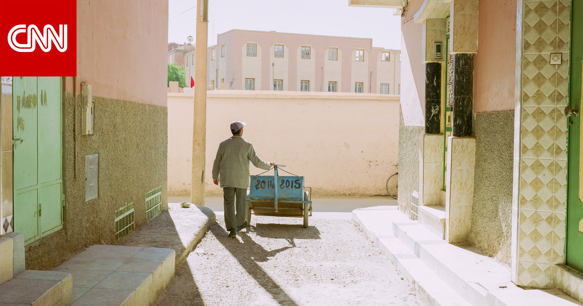 On the edge of the Sahara desert.. a photographer documents Moroccan cities with their soft pink hues