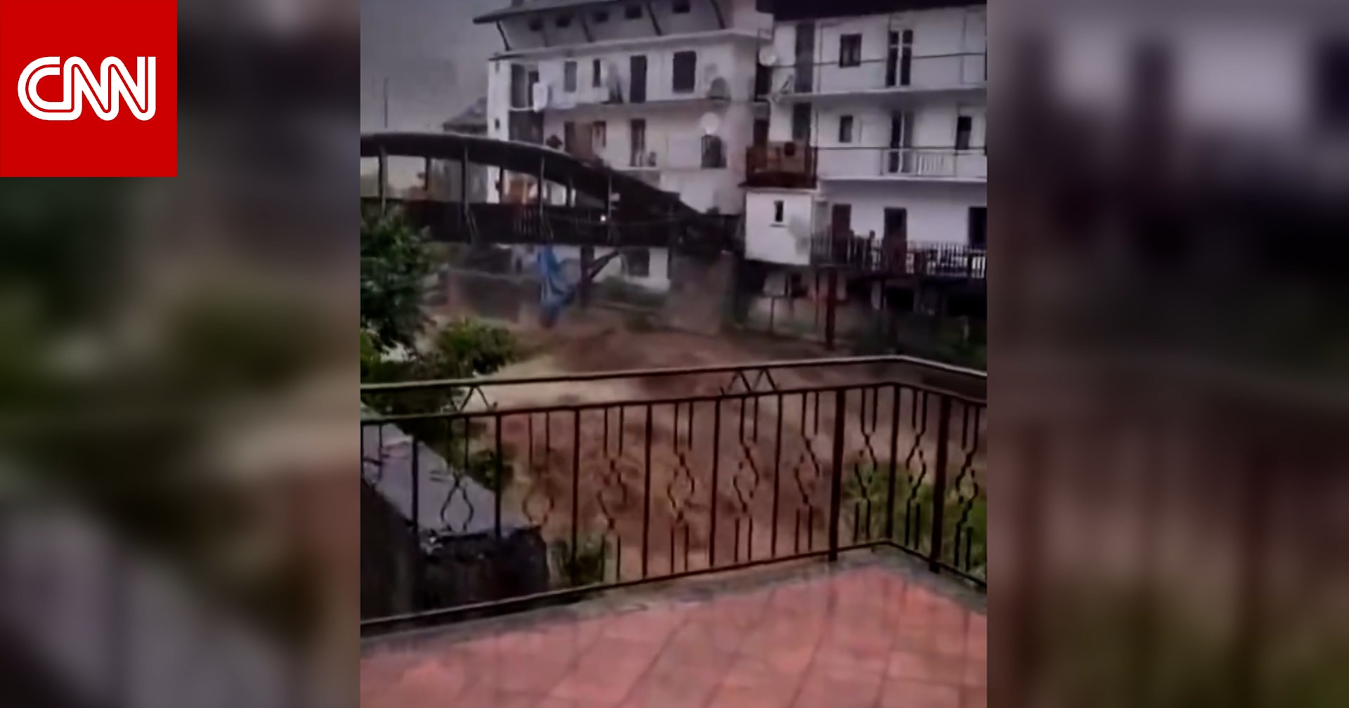 أمطار غزيرة تتسبب في فيضانات وانهيارات أرضية مرعبة بإيطاليا.. شاهد ما حدث