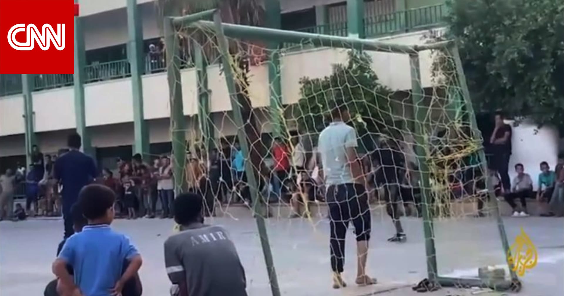 ضربة قاتلة تصيب نازحين في غزة كانوا يشاهدون مباراة لكرة القدم