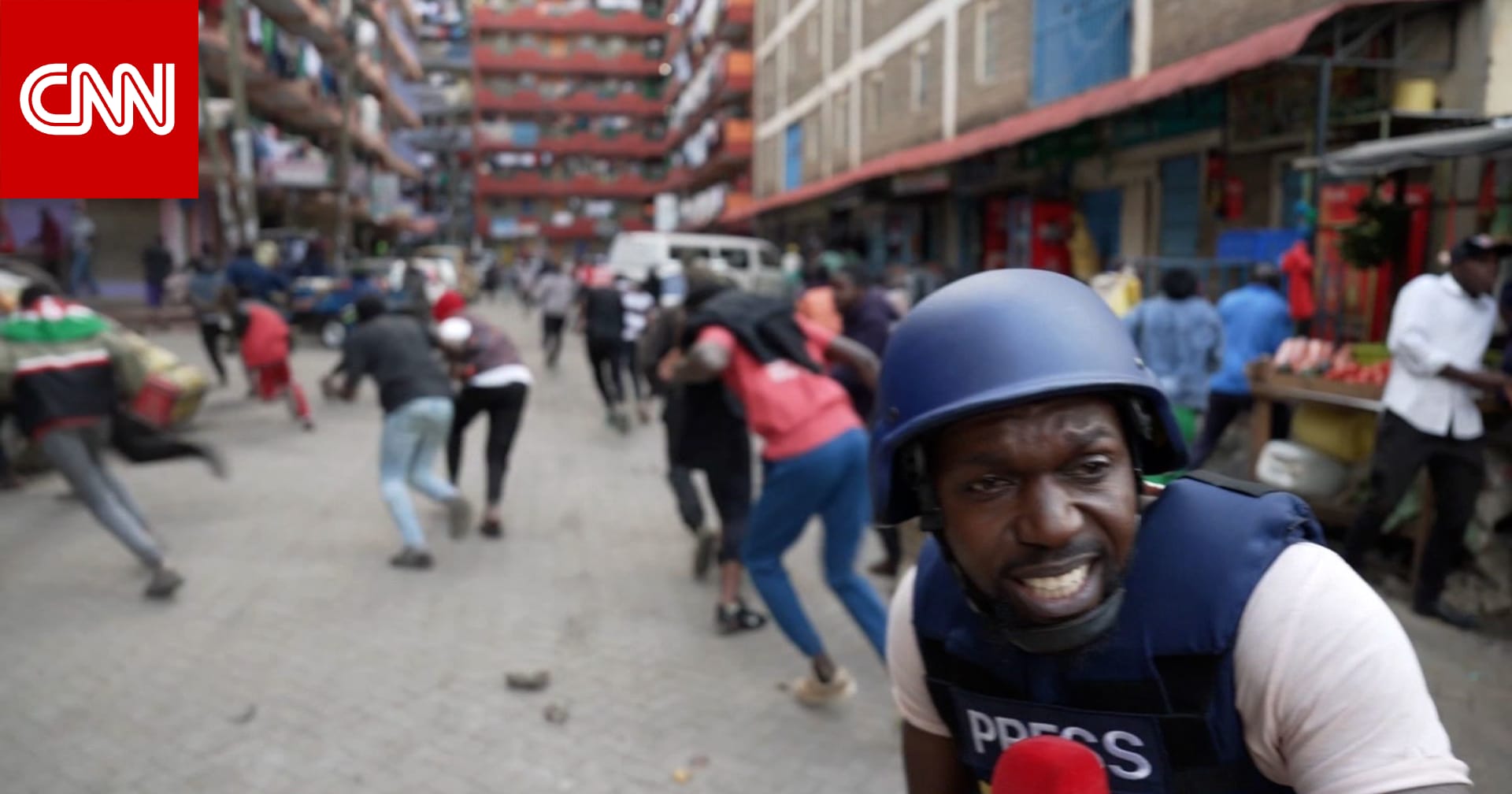مراسل CNN كان وسطهم.. معركة بين متظاهرين وشرطة مكافحة الشغب في نيروبي