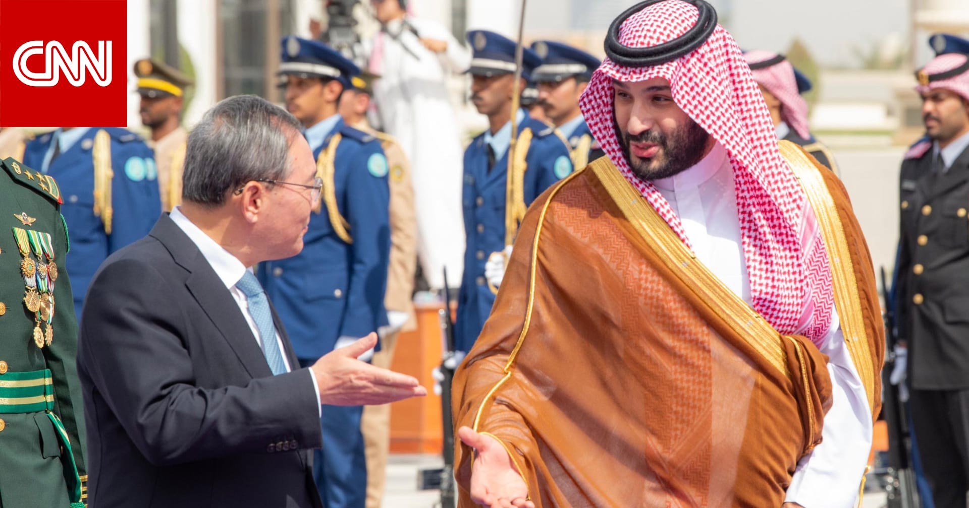 "رسالة أرادها" محمد بن سلمان.. أسلوب استقبال رئيس مجلس الدولة الصيني في الرياض يثير تفاعلا