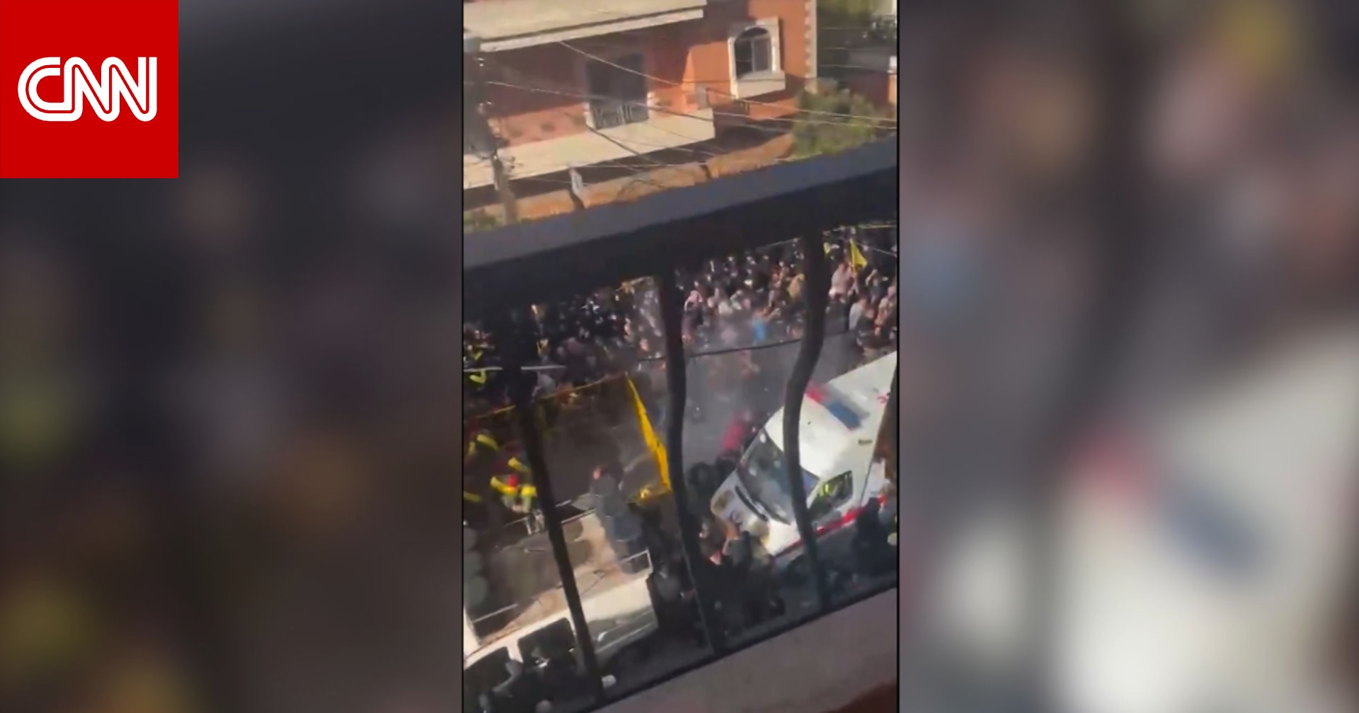 فيديو يُظهر لحظة انفجار جهاز اتصال لاسلكي في جنازة لحزب الله