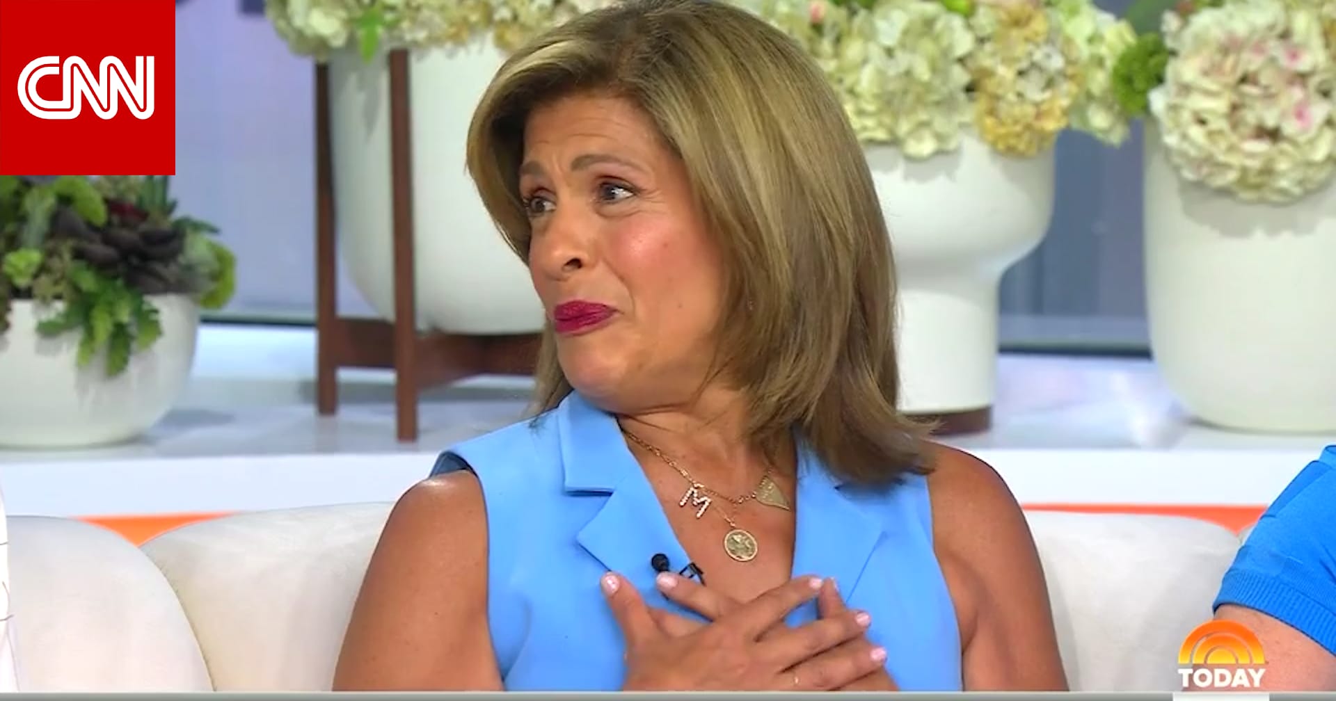 بالدموع.. شاهد كيف ودعت مذيعة أمريكية من أصول مصرية برنامجها على محطة NBC