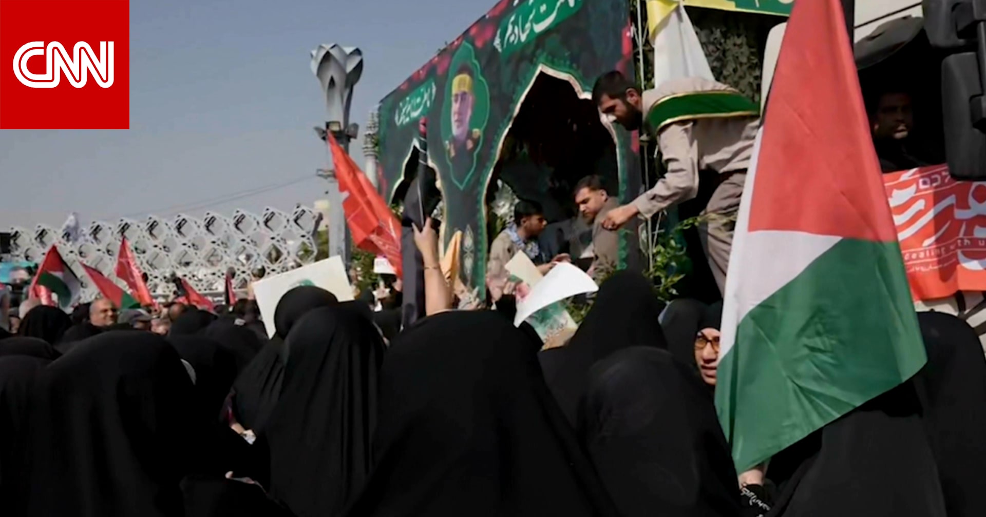 كاميرا CNN في طهران تواكب جنازة قائد عسكري إيراني قُتل مع نصرالله