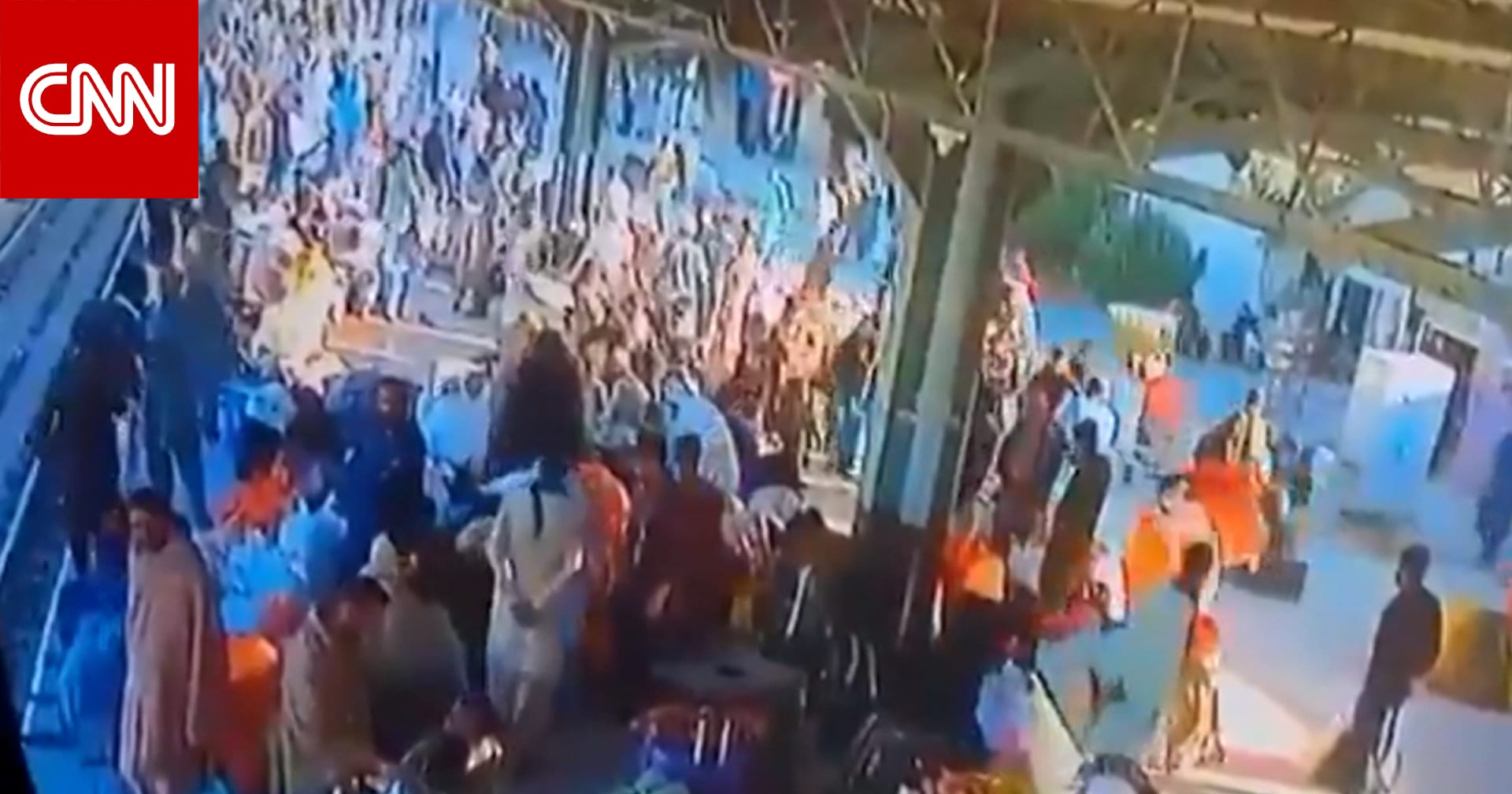 فيديو يرصد لحظة وقوع انفجار مميت في باكستان.. ومسؤولون: "هجوم انتحاري"