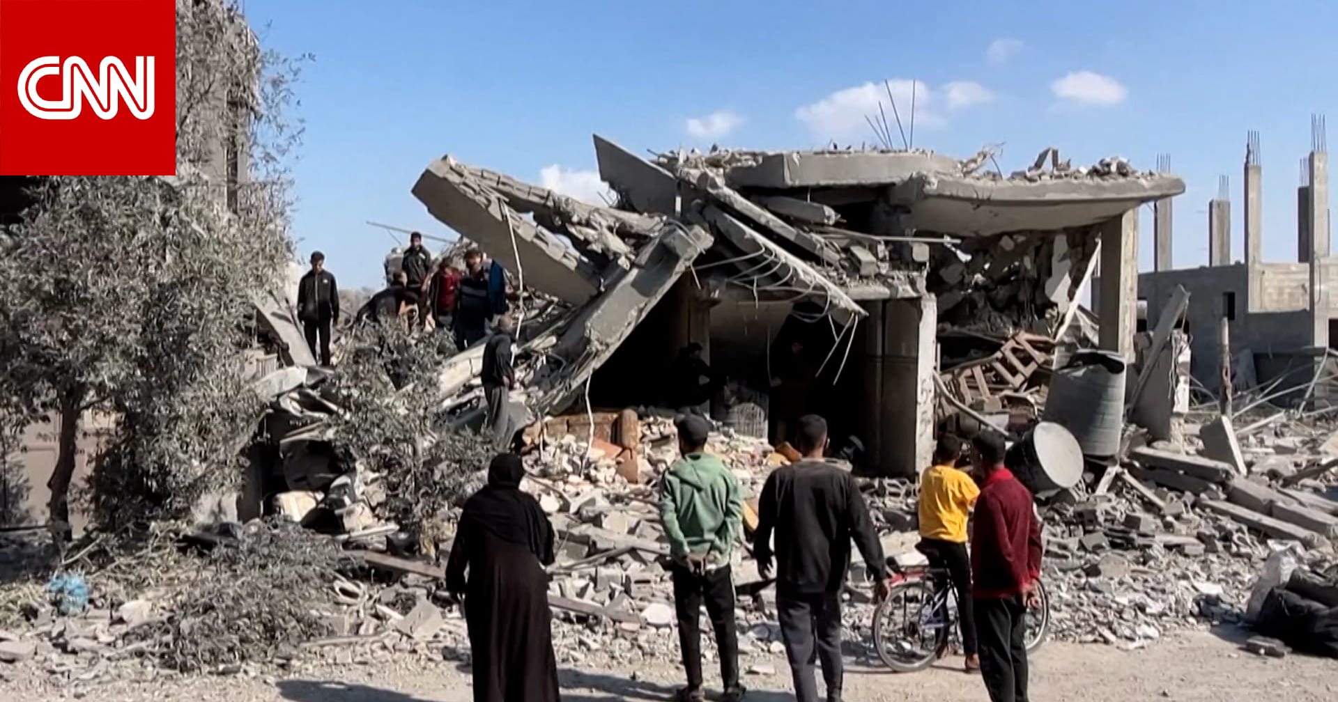 "كل الجثث أشلاء".. فلسطيني يروي ما حدث بعد غارة إسرائيلية بجباليا في شمال غزة