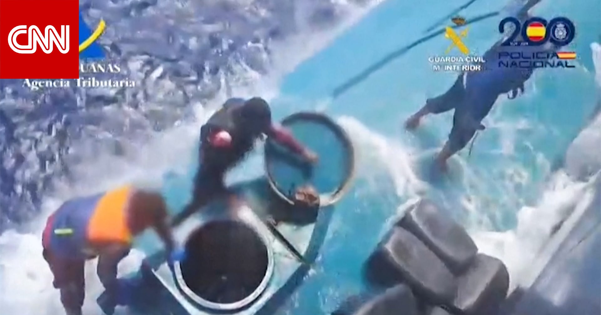 شاهد لحظة ضبط غواصة محملة بـ5 أطنان من المخدرات وسط البحر