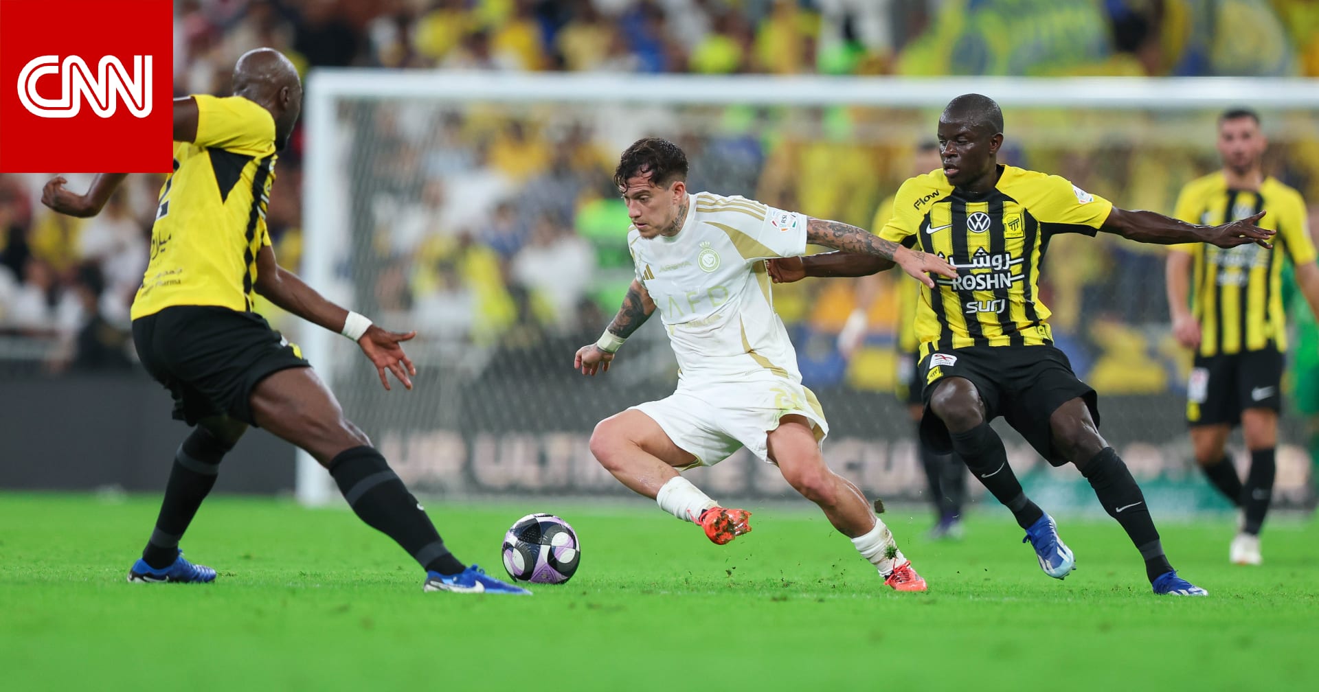 مشاجرة بين بنزيما وأوتافيو خلال مباراة الاتحاد والنصر