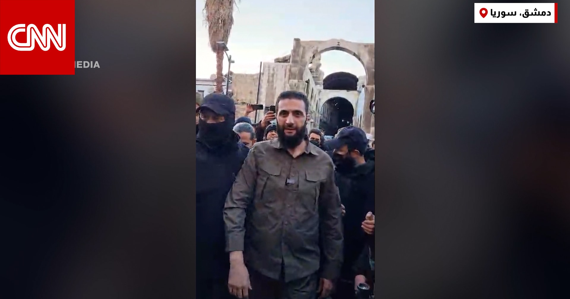 "حي الله بالشيخ".. شاهد ترحيب السوريين بالجولاني عند الجامع الأموي بدمشق