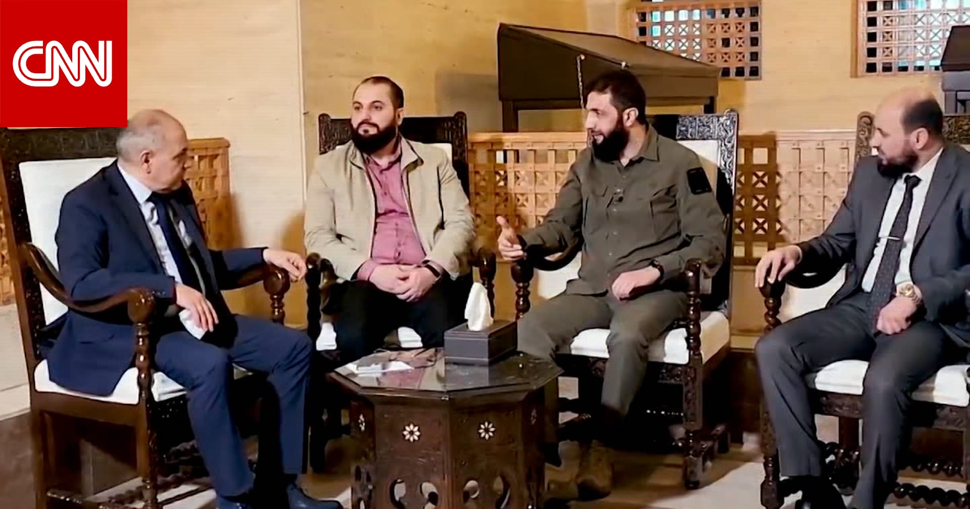 "لتنسيق نقل السلطة".. شاهد لقاء زعيم المعارضة السورية مع رئيس وزراء نظام الأسد