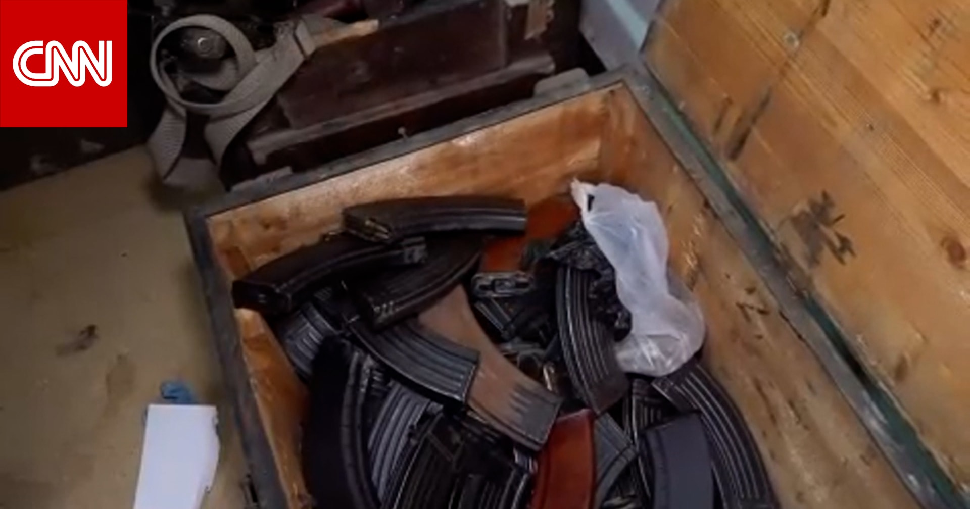 شاهد.. جنود وقوات أمن نظام الأسد المخلوع يسلمون أسلحتهم في دمشق