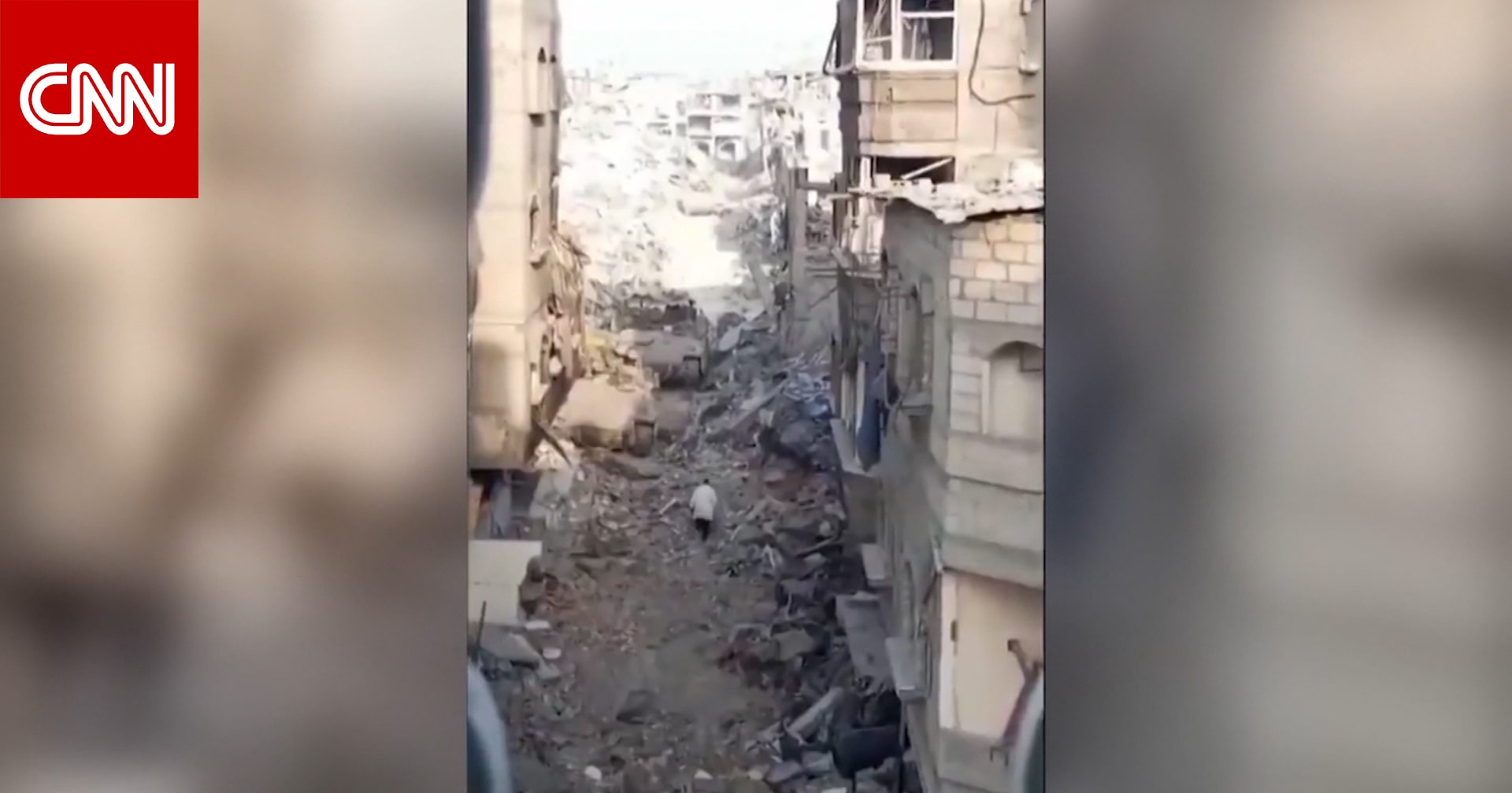 ظهر في فيديو وهو يسير نحو دبابة إسرائيلية.. قلق بشأن مصير مدير مستشفى كمال عدوان