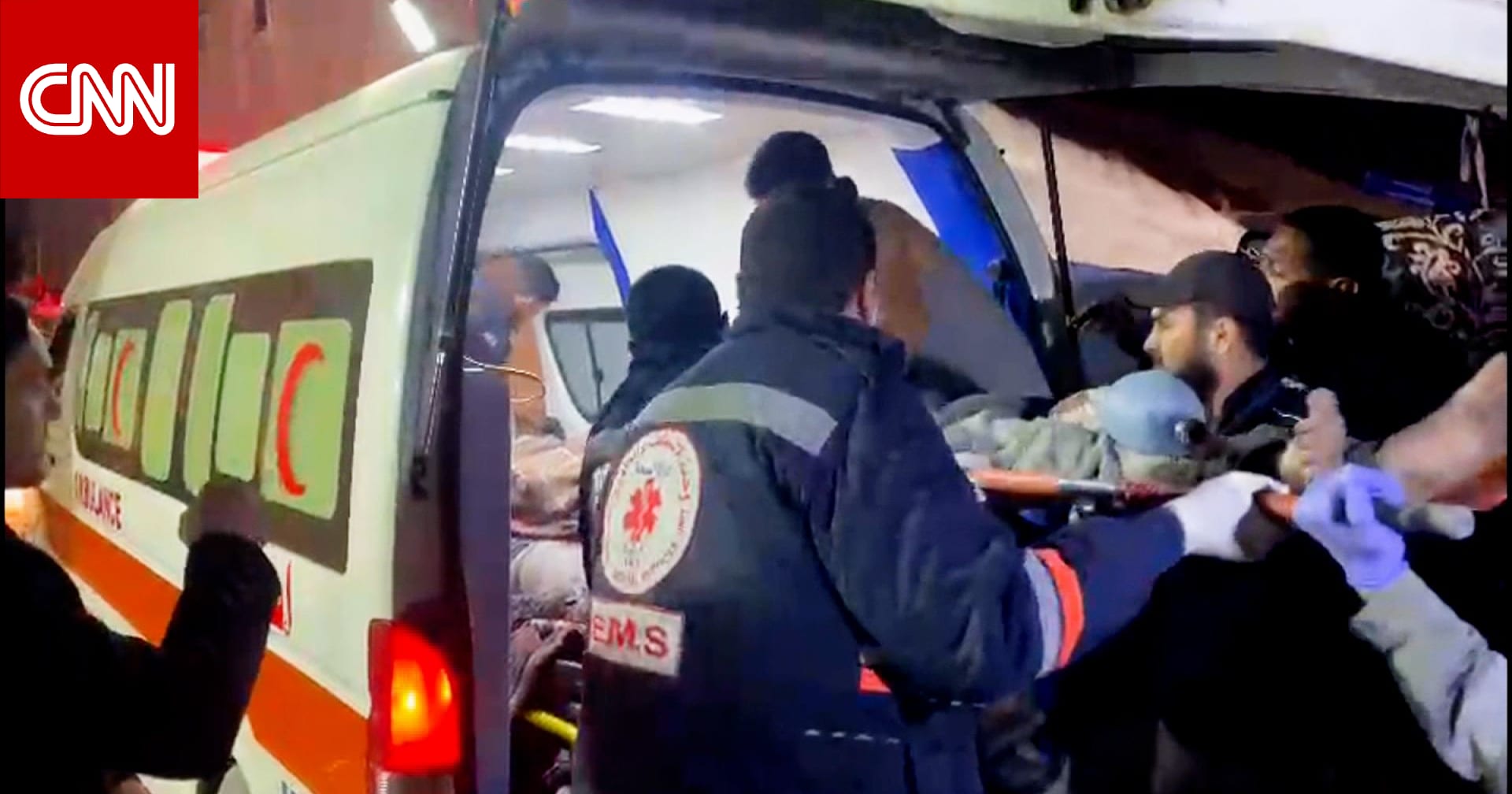 "قومي يا هالة خلصت الحرب".. فلسطيني يحاول إيقاظ طفلته التي قتلت بغارة إسرائيلية في غزة