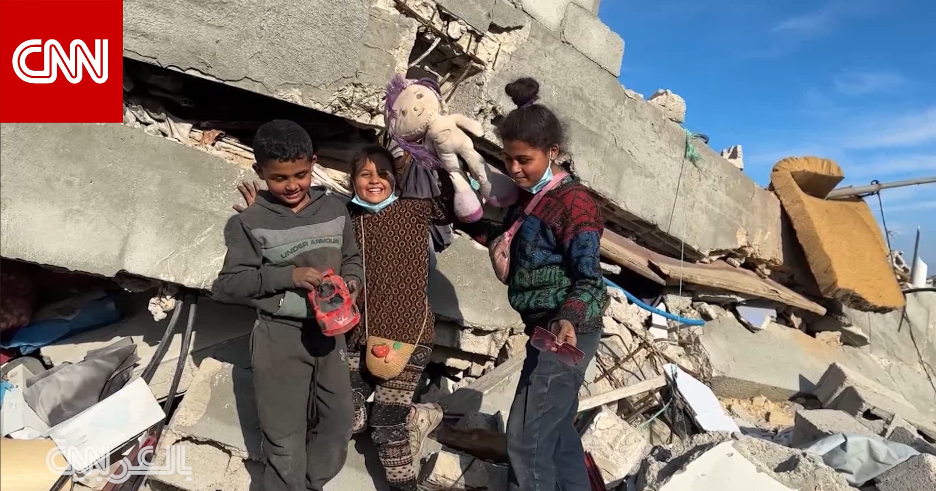 شاهد رد فعل عائلة فلسطينية لحظة رؤية منزلهم المدمر في بيت حانون شمال غزة