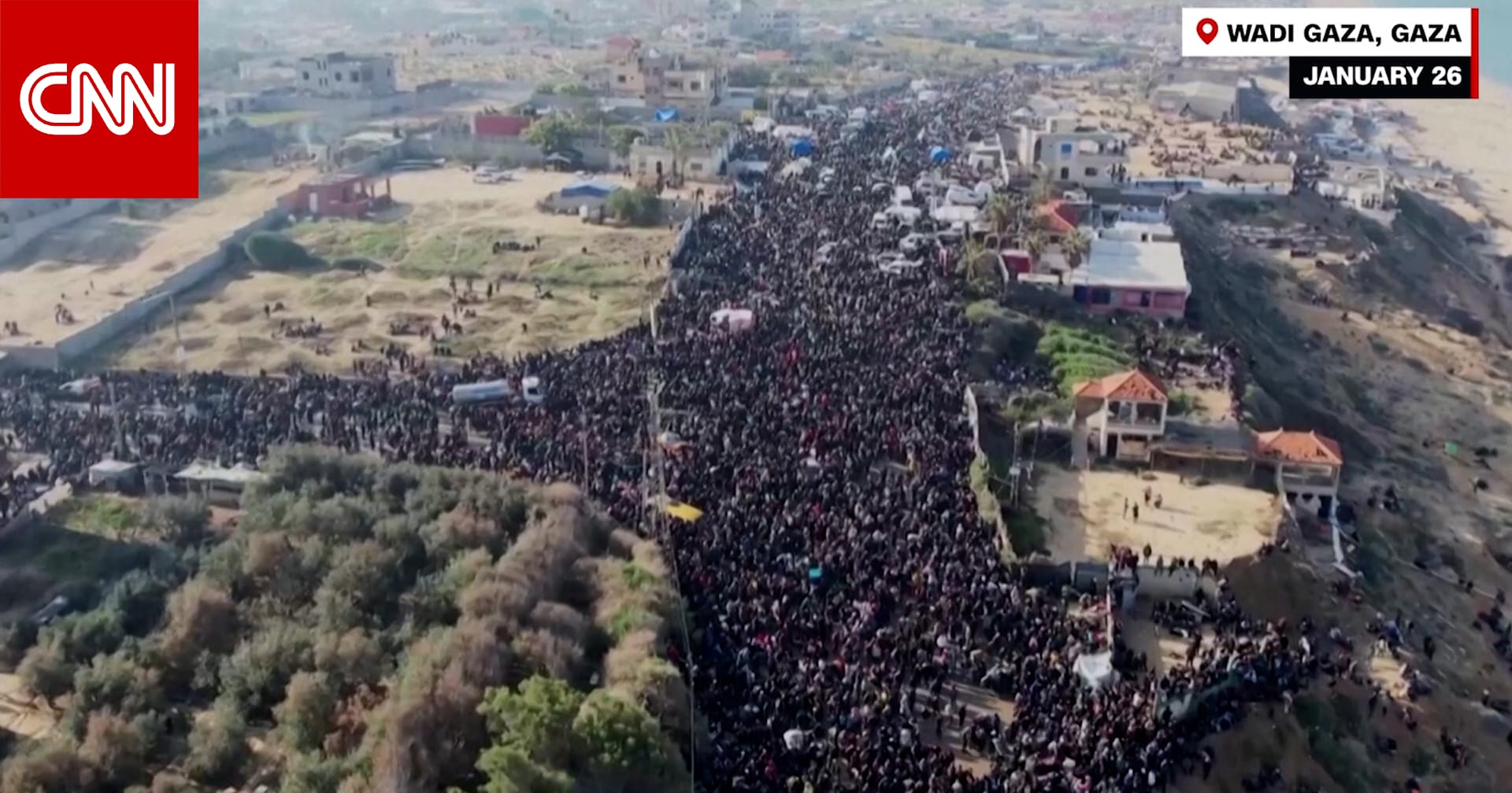 أعداد هائلة.. لقطات جوية تظهر منع إسرائيل دخول آلاف الفلسطينيين إلى شمال غزة