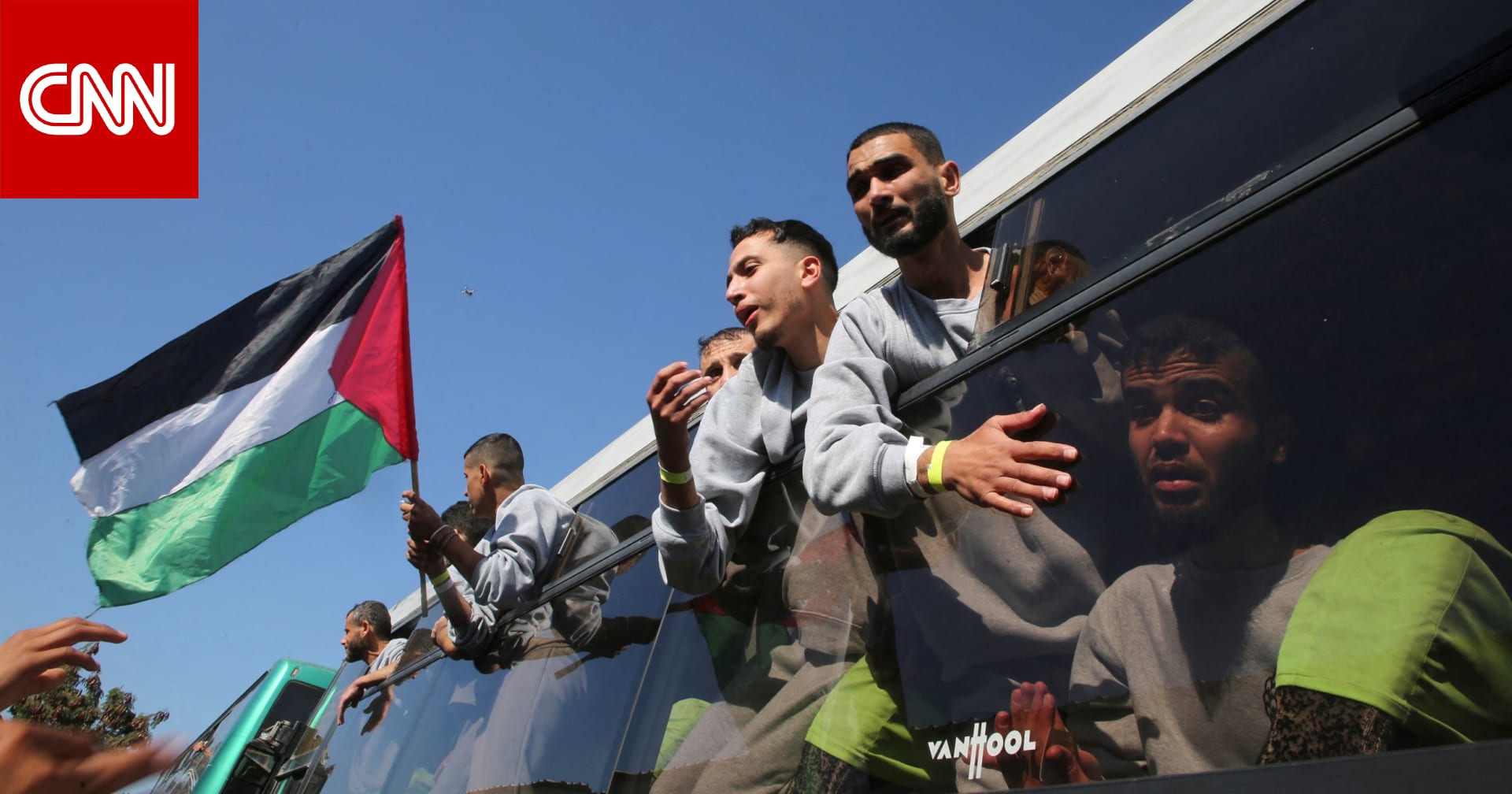وصول سجناء فلسطينيين مفرج عنهم إلى الضفة.. ونقل بعضهم للمستشفى بسبب حالتهم الصحية