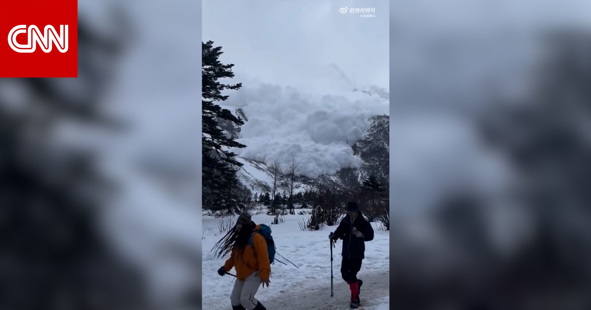 انهيار جليدي ضخم بأحد جبال الصين.. شاهد كيف داهم السيّاح الذين حاولوا الفرار