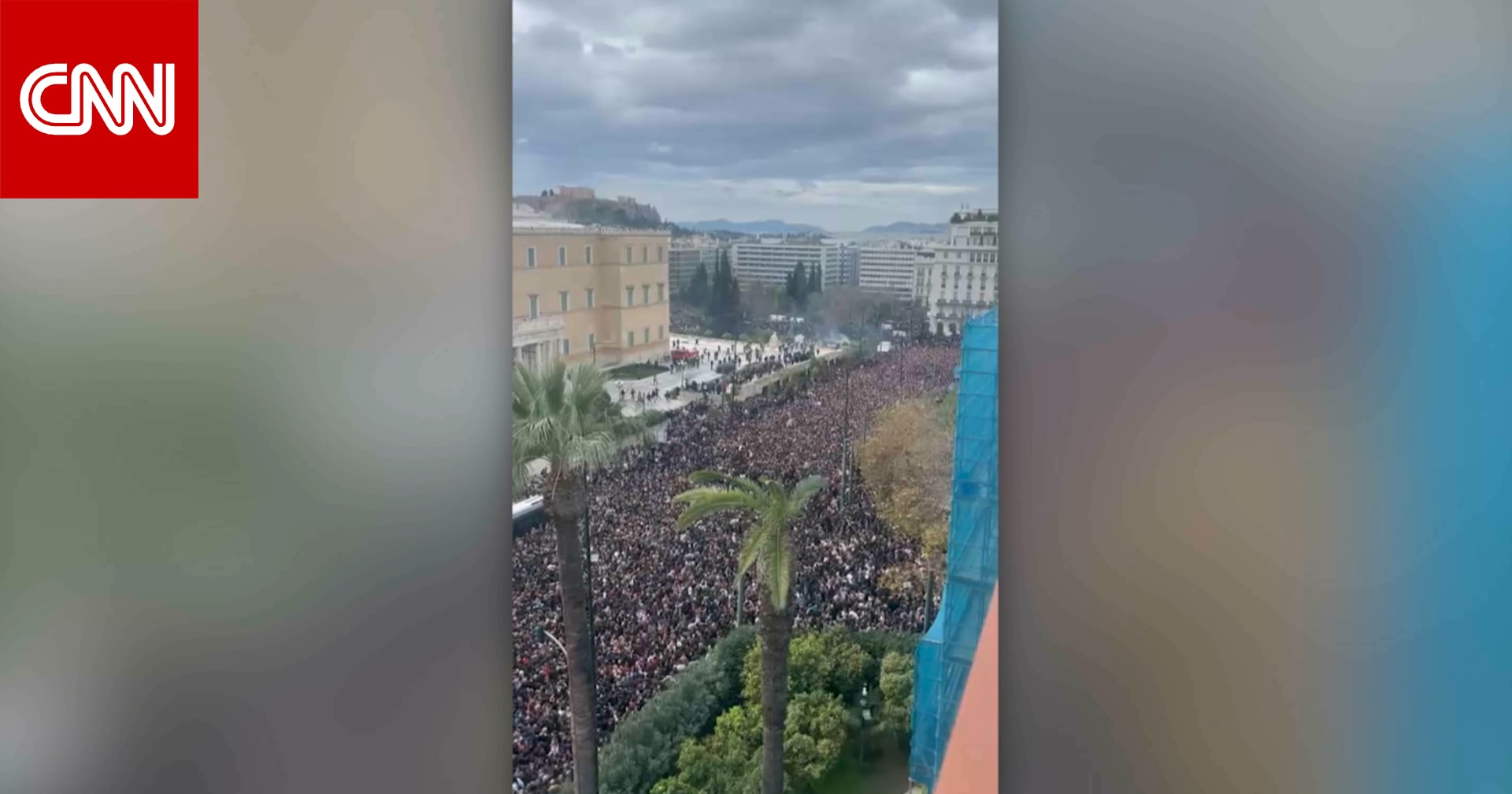 شاهد.. احتجاجات واشتباكات عنيفة في اليونان بذكرى مرور عامين على حادث القطار المميت
