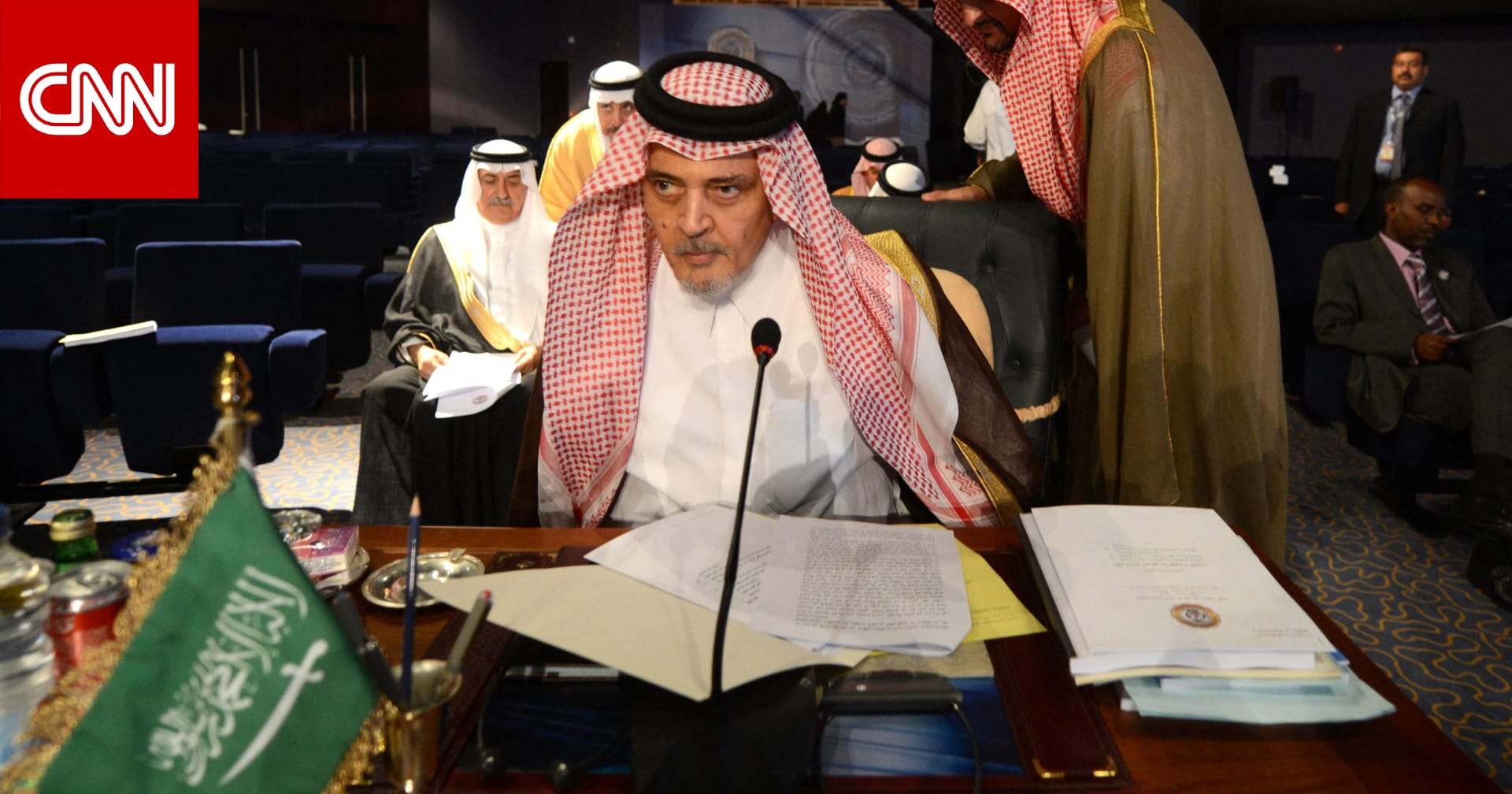 "تربية ملكية وأدب وتواضع ببساطة".. تدوينة أنور قرقاش عن الأمير سعود الفيصل ورد نجيب ساويرس