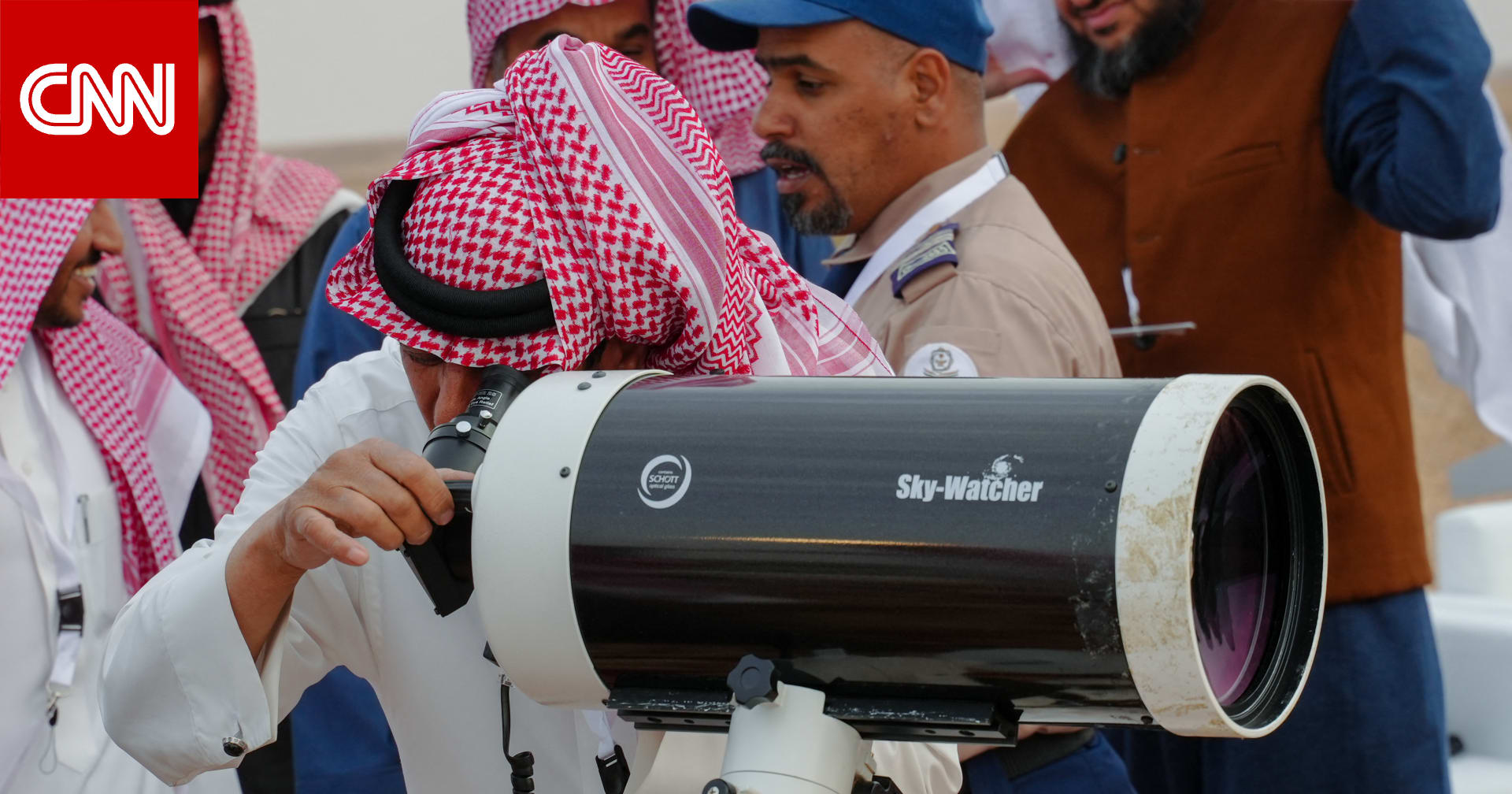 عيد الفطر الأحد أم الاثنين؟.. ما الراجح بين توقعات كتاب صالح العجيري وبين خبراء الفلك وسط الانقسام؟