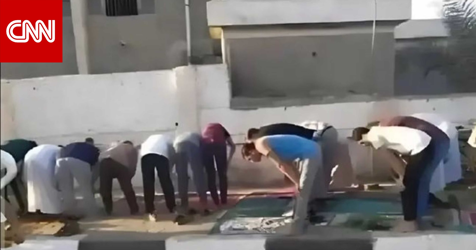 اختلاف "اتجاه القبلة" خلال صلاة العيد في مصر.. متى ظهرت الصورة المتداولة؟