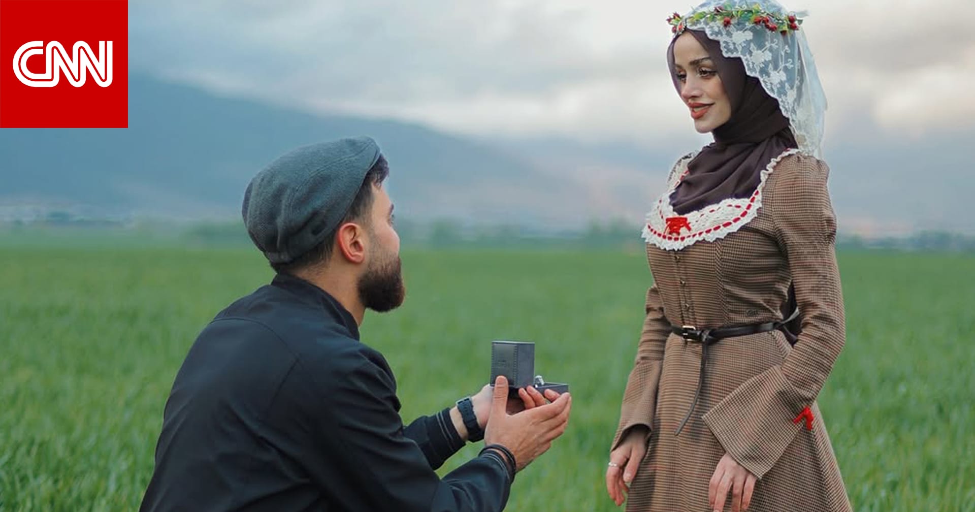 صانعة المحتوى اللبنانية عبير الصغير تشارك متابعيها صورًا مع خطيبها