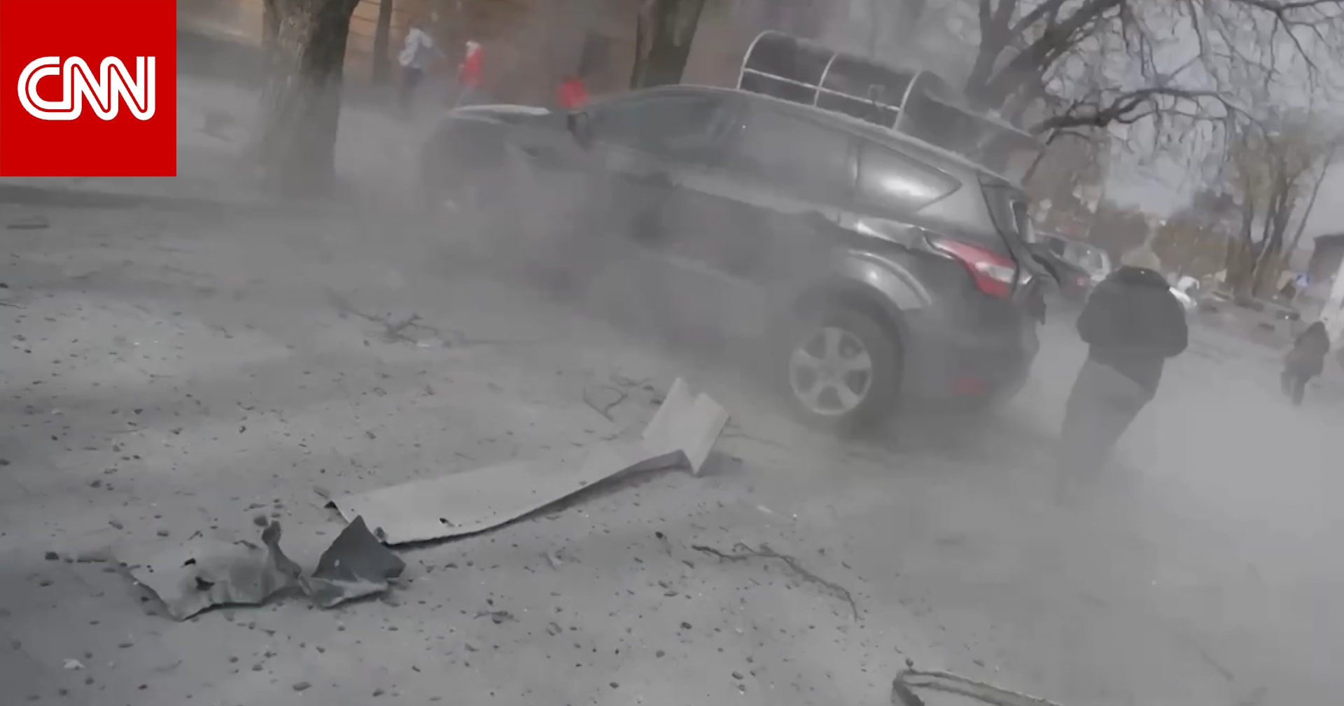 يوم دامٍ في أوكرانيا.. لحظة انفجار ضخم في سومي بعد قصفها بصواريخ عنقودية روسية