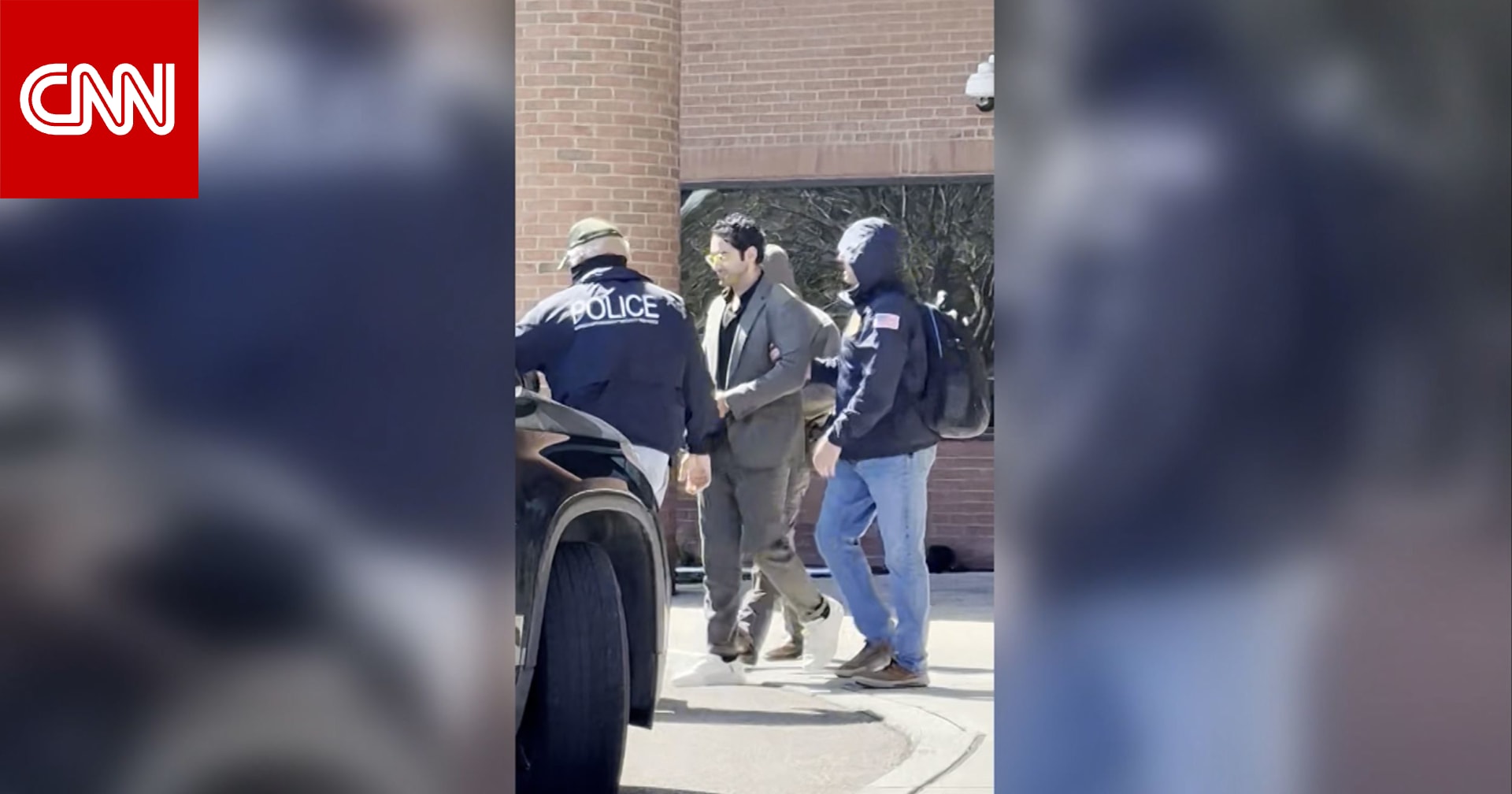 كان على وشك الحصول على الجنسية الأمريكية.. لحظة احتجاز طالب فلسطيني بجامعة كولومبيا من قبل مسؤولي الهجرة