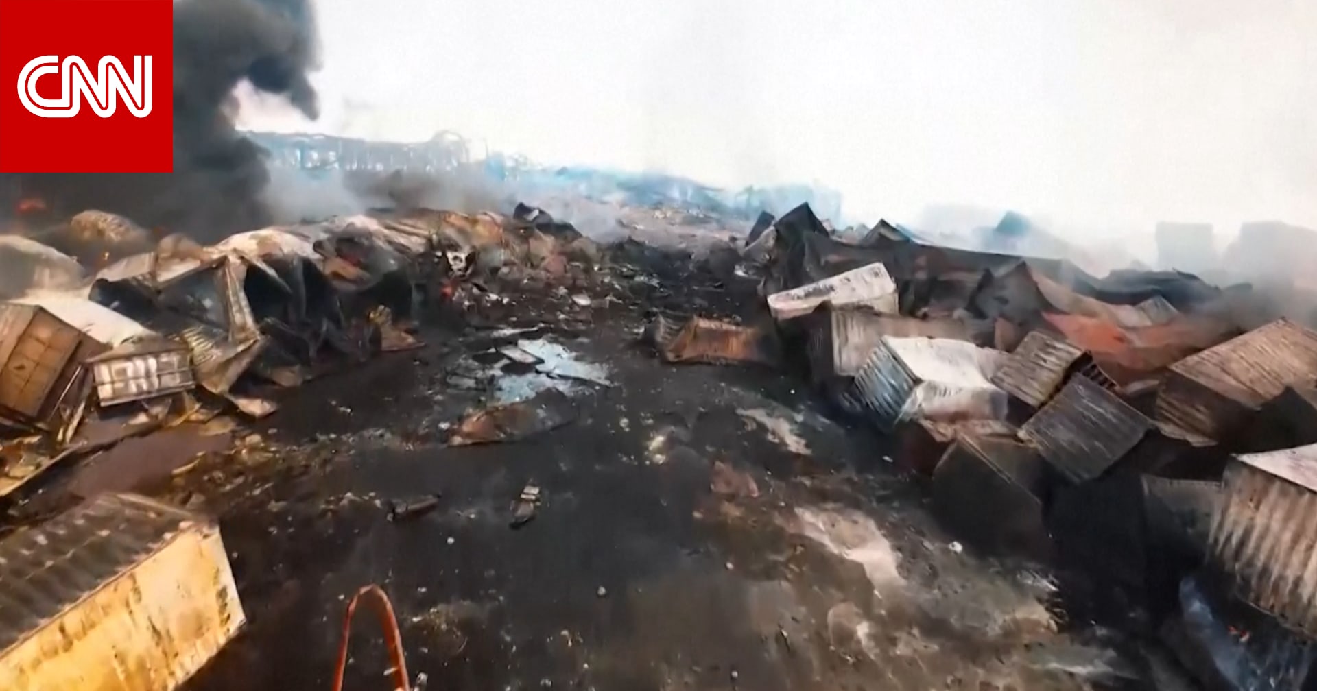 لقطات من طائرة "درون" تظهر الدمار الذي خلّفه انفجار أكبر موانئ إيران