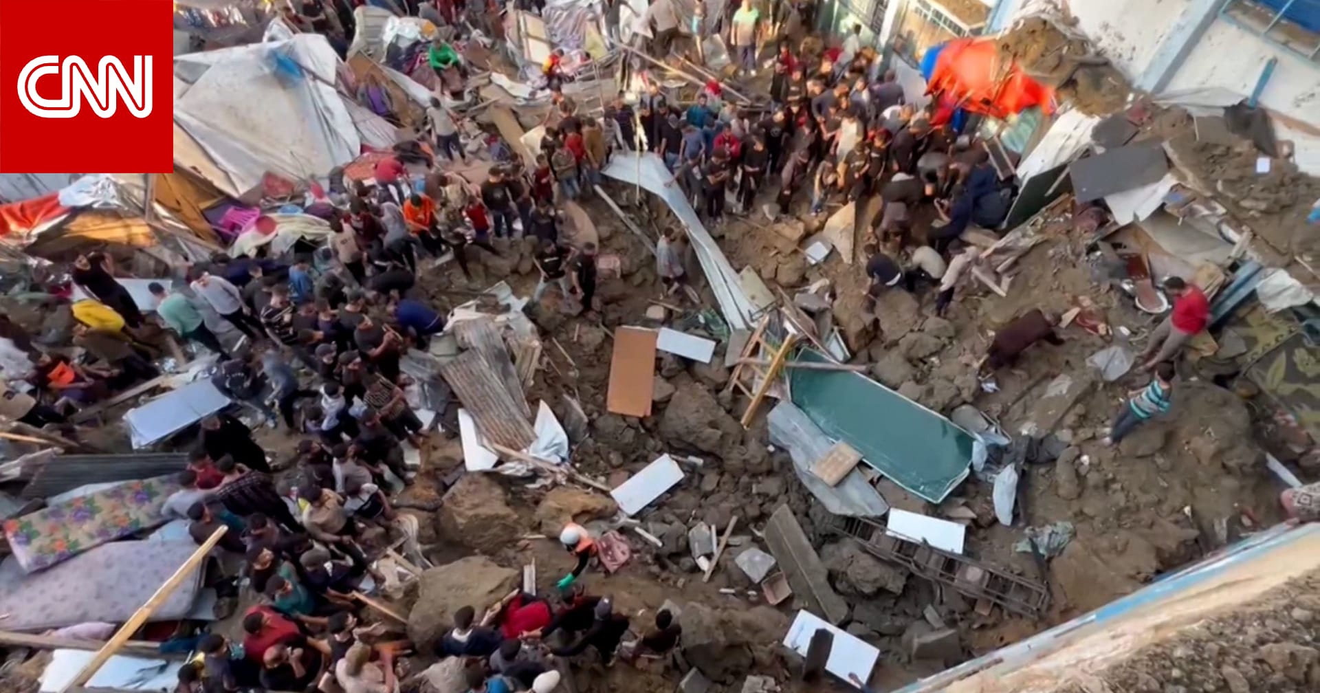 غارة جوية إسرائيلية تخلف حفرة كبيرة وعشرات القتلى والجرحى في مدرسة بالبريج في غزة