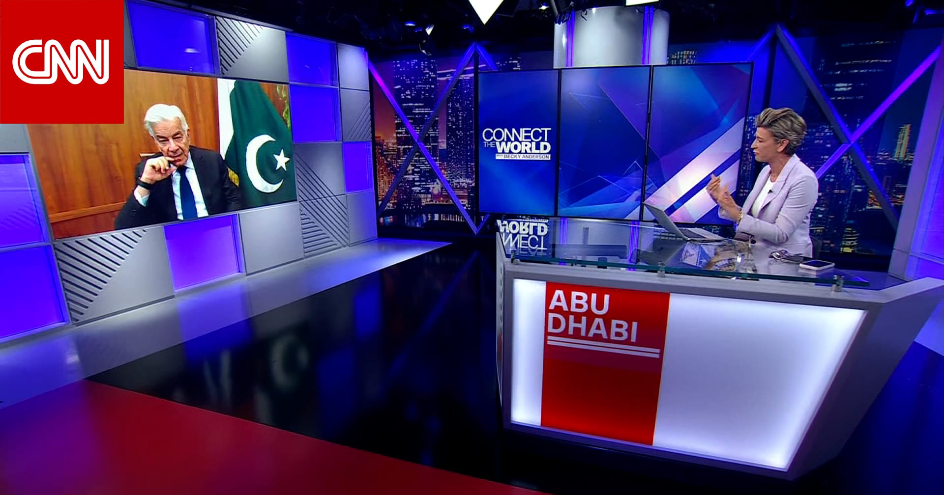 لقاء مشحون بين مذيعة CNN ووزير دفاع باكستان.. شاهد ما قاله عن مزاعم دعم وتمويل بلاده لإرهابيين