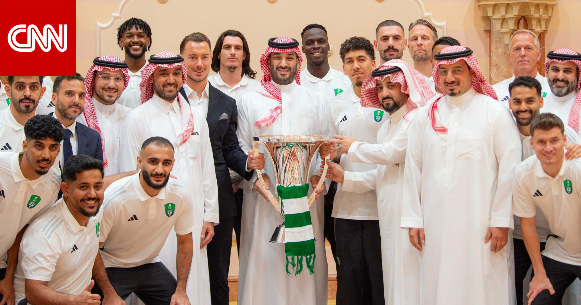 تصرف قام به محمد بن سلمان مع لاعبي الأهلي يشعل تفاعلاً