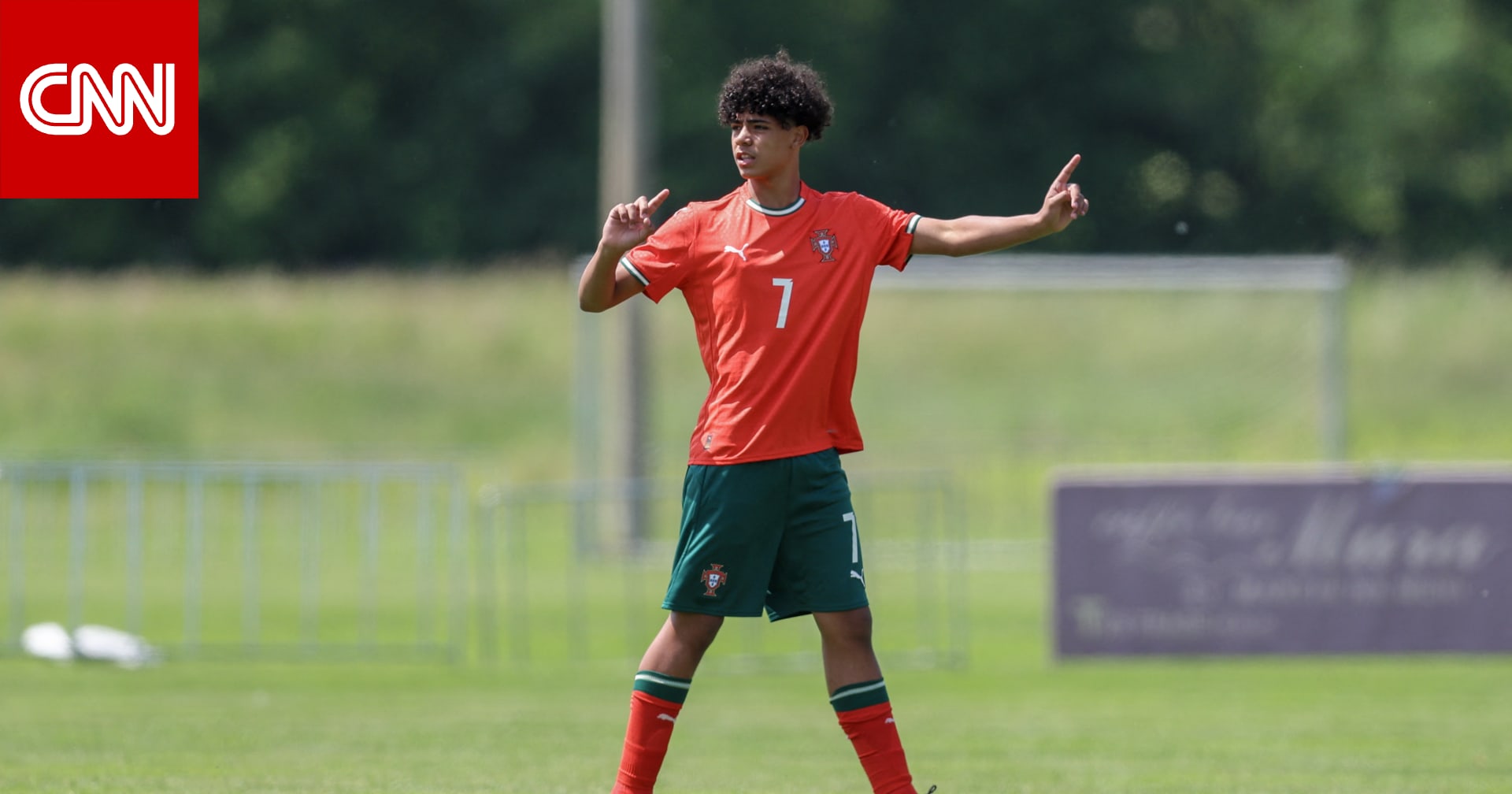 كيف تفاعل رونالدو مع فوز ابنه بأول بطولة بقميص منتخب البرتغال؟