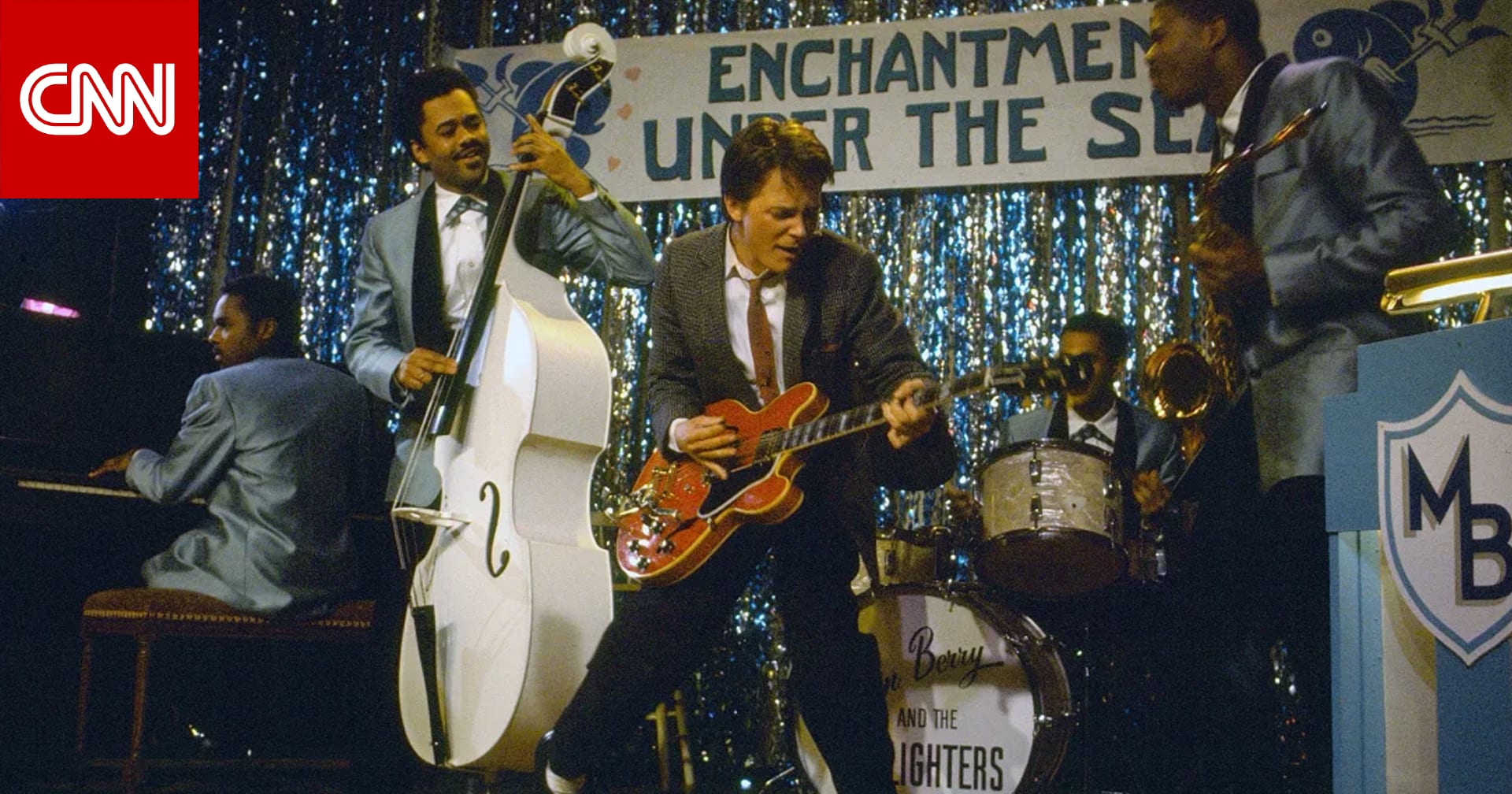 نجوم فيلم "Back to the Future" يجتمعون لاستعادة قطعة أثرية مفقودة من تاريخ السينما