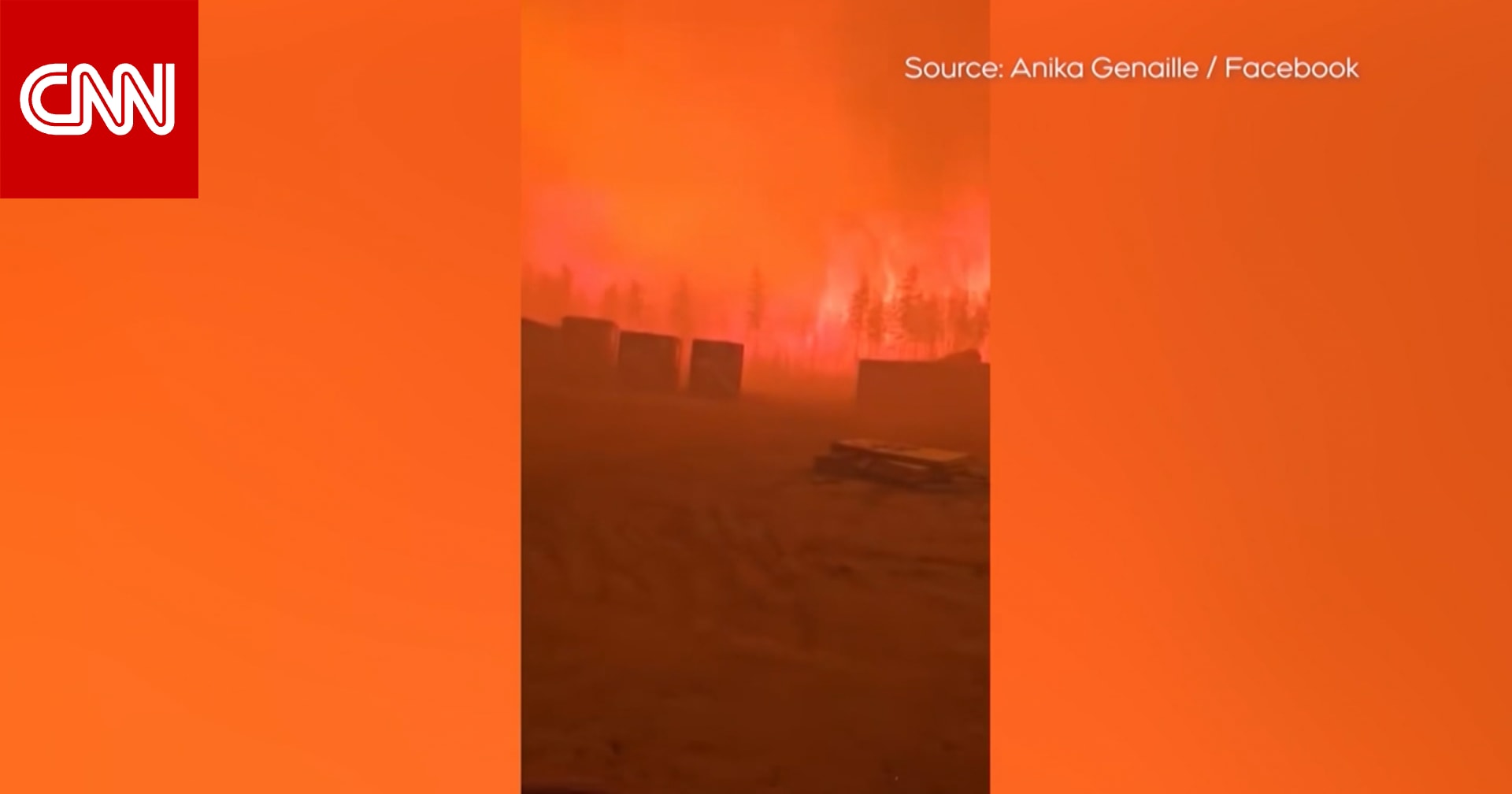حريق هائل يحاصر عمالاً داخل حاوية شحن في كندا.. شاهد ما حدث