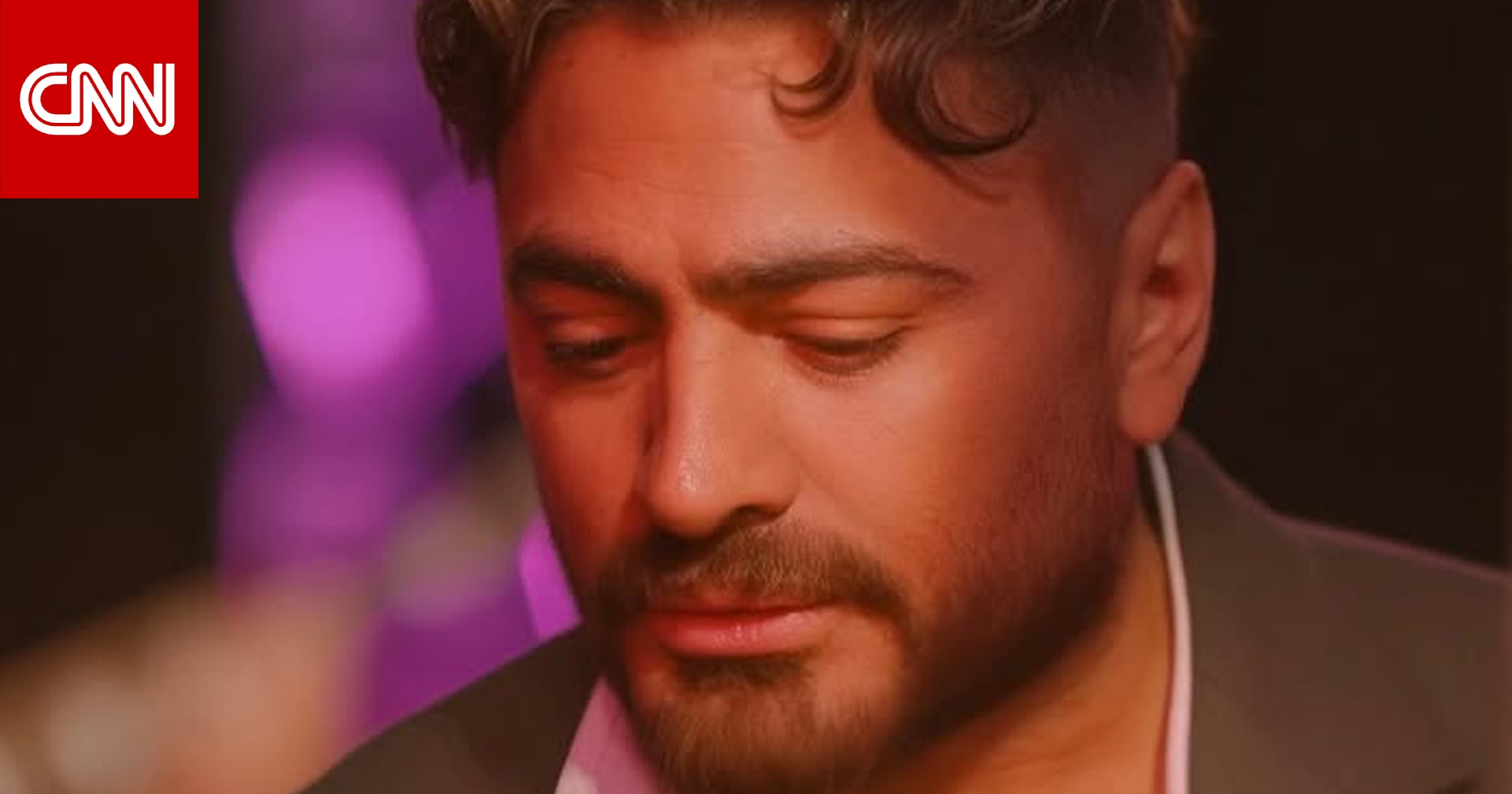 تامر حسني يؤجل إطلاق ألبومه الجديد بسبب "مشكلة الإنترنت" في مصر