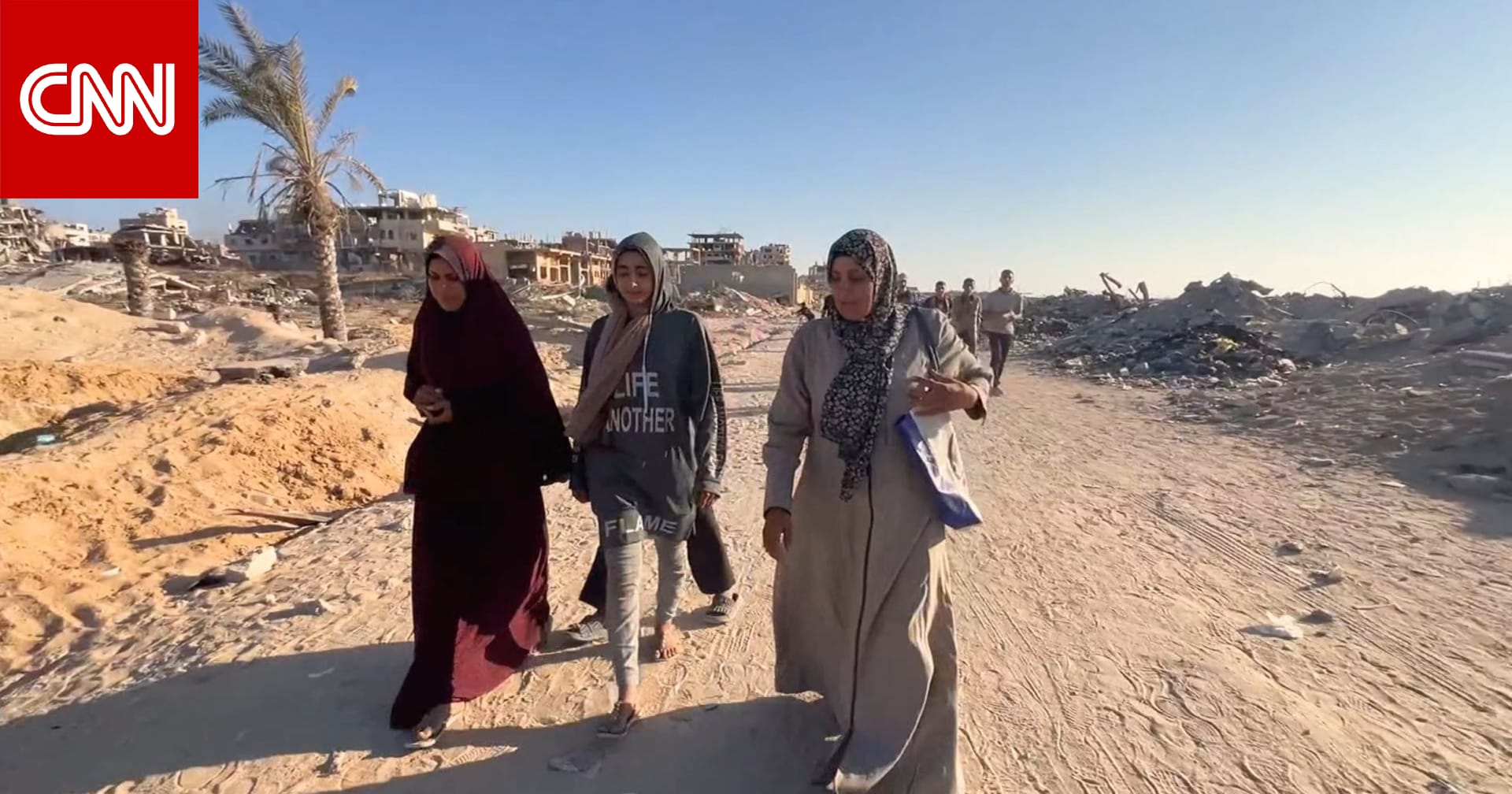 وسط طلقات الرصاص والهروب من الموت.. إليك قصة 3 نساء يكافحن لإطعام أسرهن في غزة