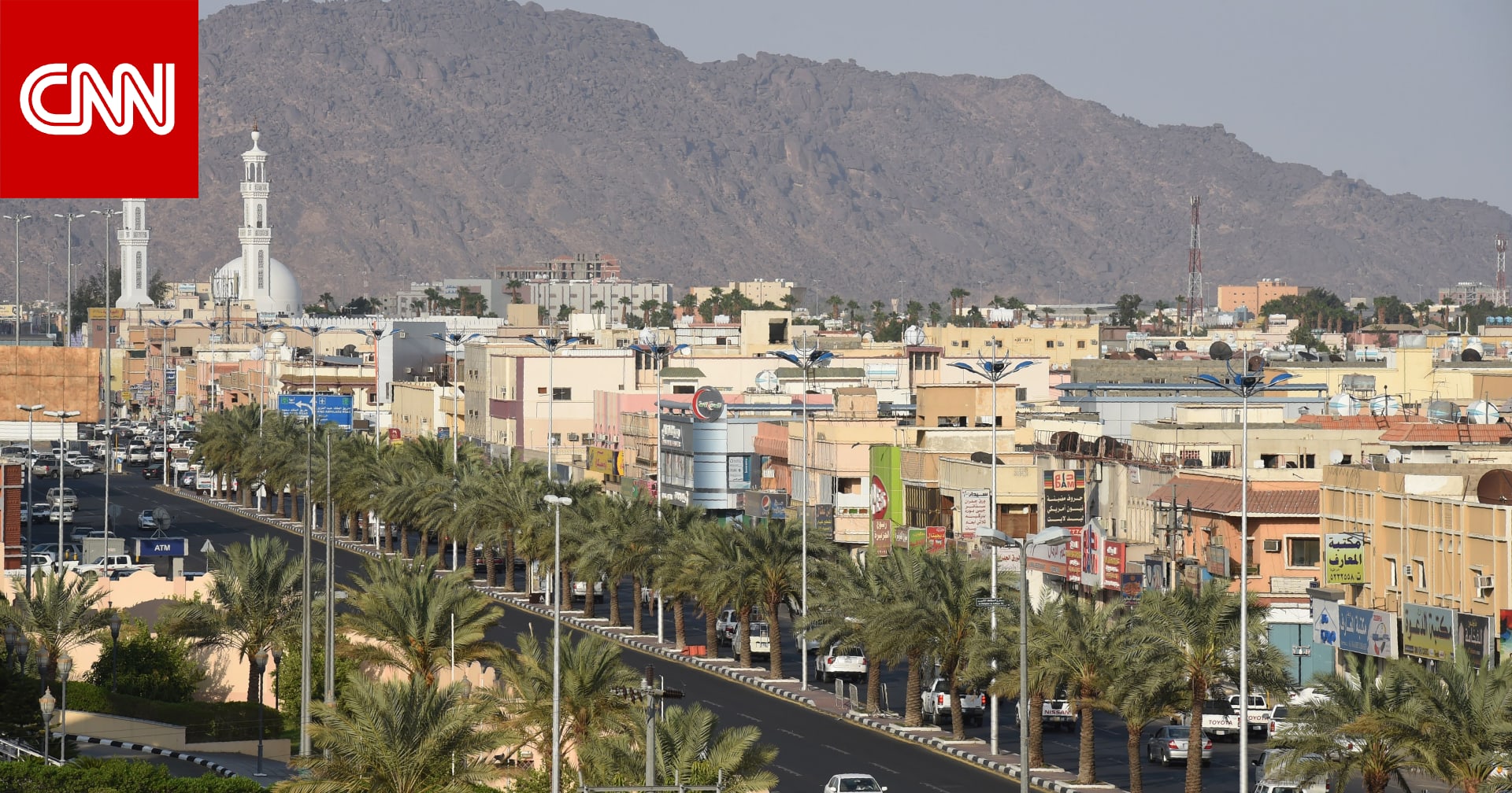 السعودية.. شقة سكنية تستخدم للدعارة وضبط 5 نساء و6 رجال