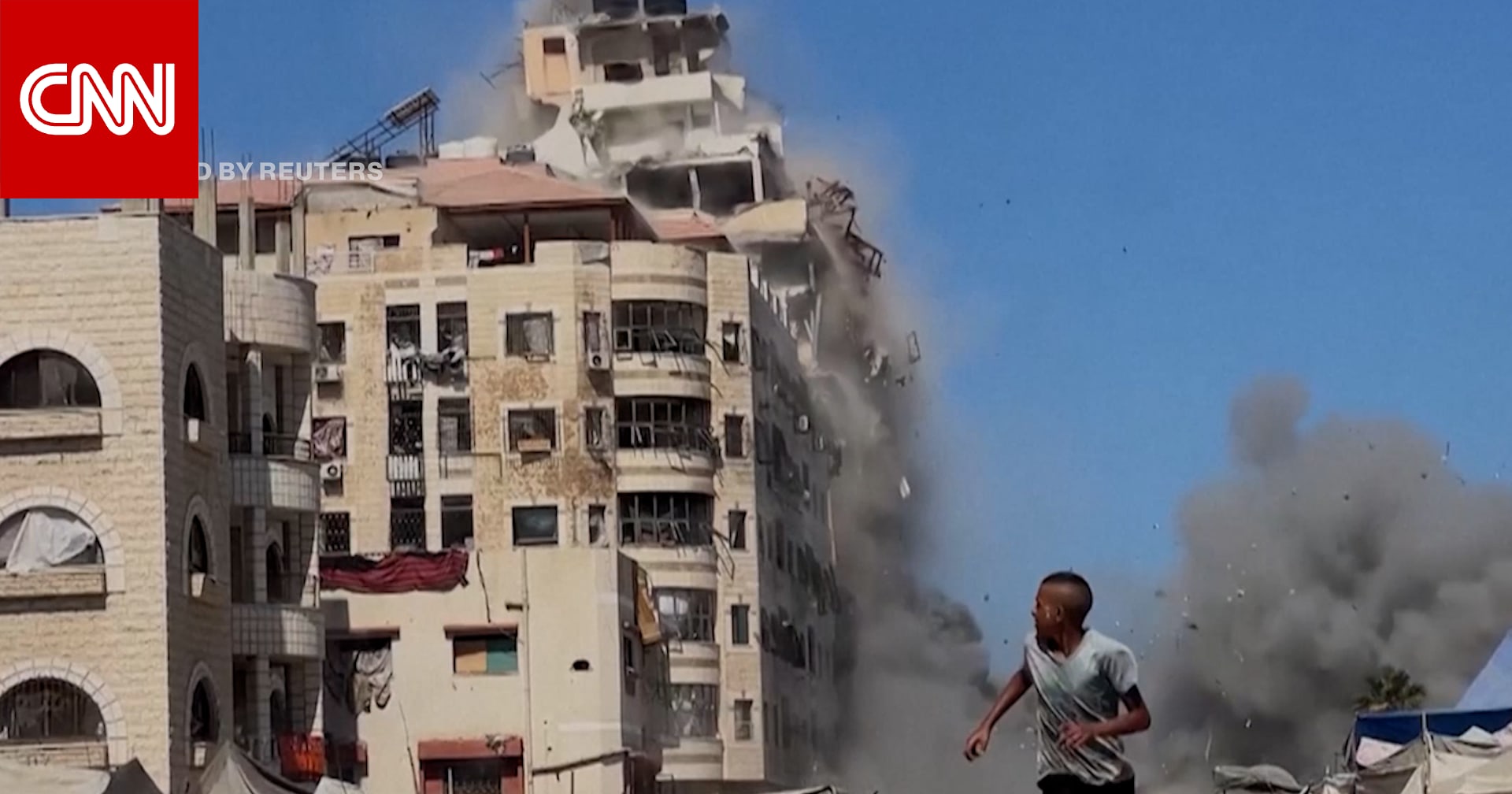 الجيش الإسرائيلي يقصف مبنيين شاهقين في غزة.. وغارات مكثفة تشعل حريقا هائلا