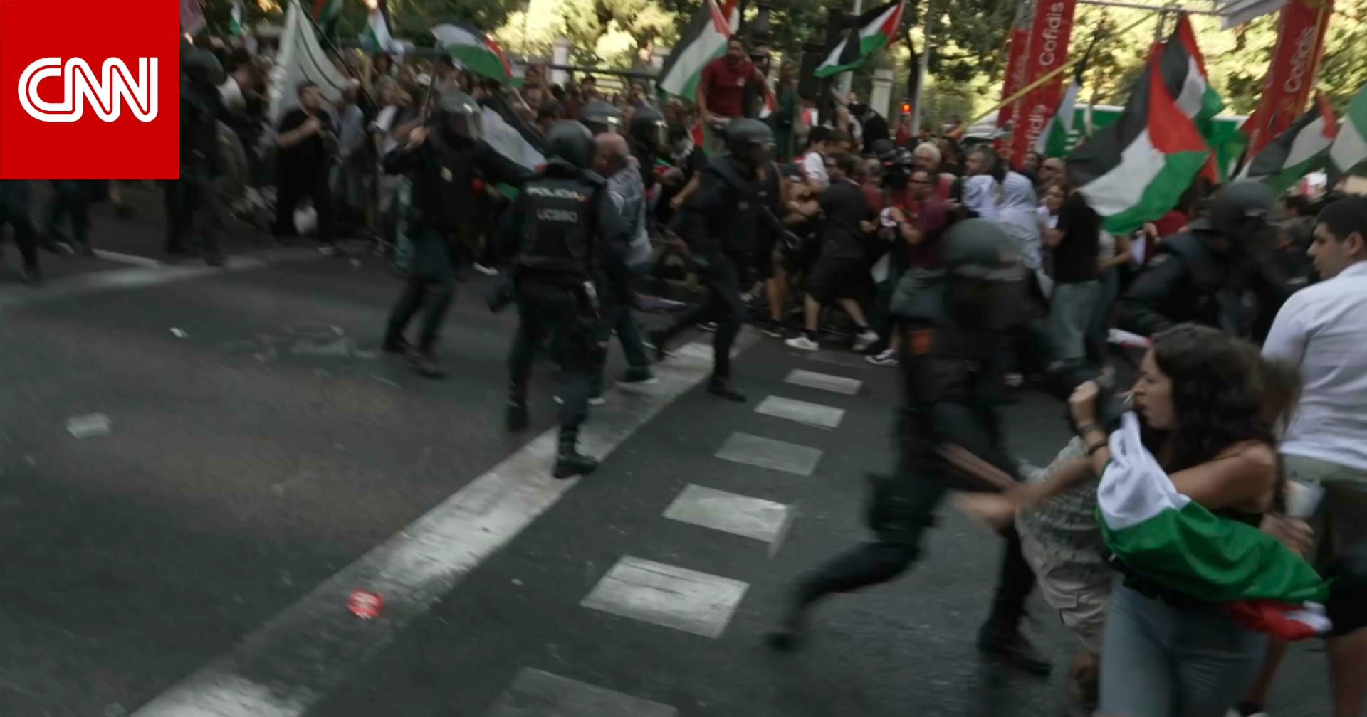 شاهد لحظة النهاية المفاجئة لسباق "فويلتا إسبانيا" وسط احتجاجات مؤيدة للفلسطينيين