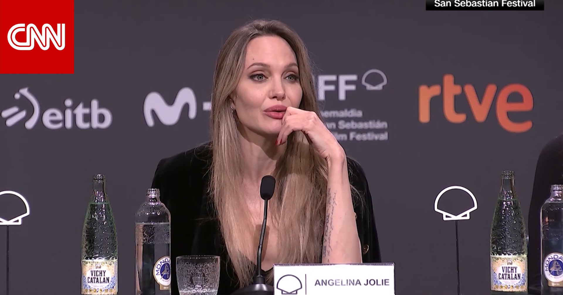 "أحبها لكنني لا أتعرف عليها حاليا".. شاهد ما قالته أنجلينا جولي عن أمريكا أمام الصحفيين