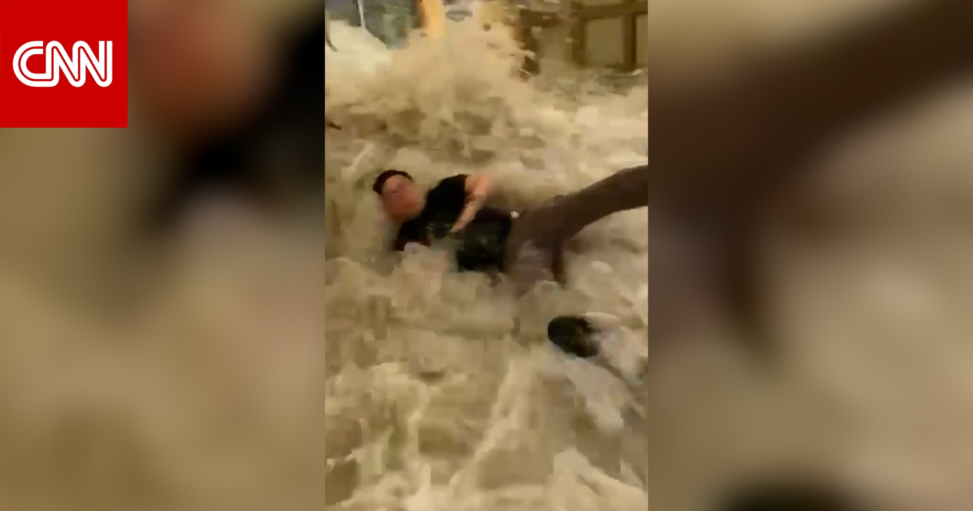 مياه سريعة جرفت الناس.. لحظات مرعبة من داخل فندق بهونغ كونغ وسط إعصار راغاسا