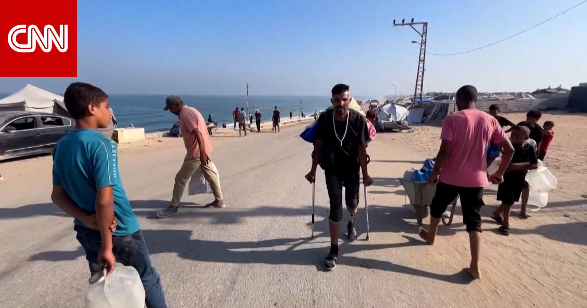 "الرحيل هو خيارنا الوحيد".. شاهد ما قاله نازح من غزة وسط غارات إسرائيلية كثيفة